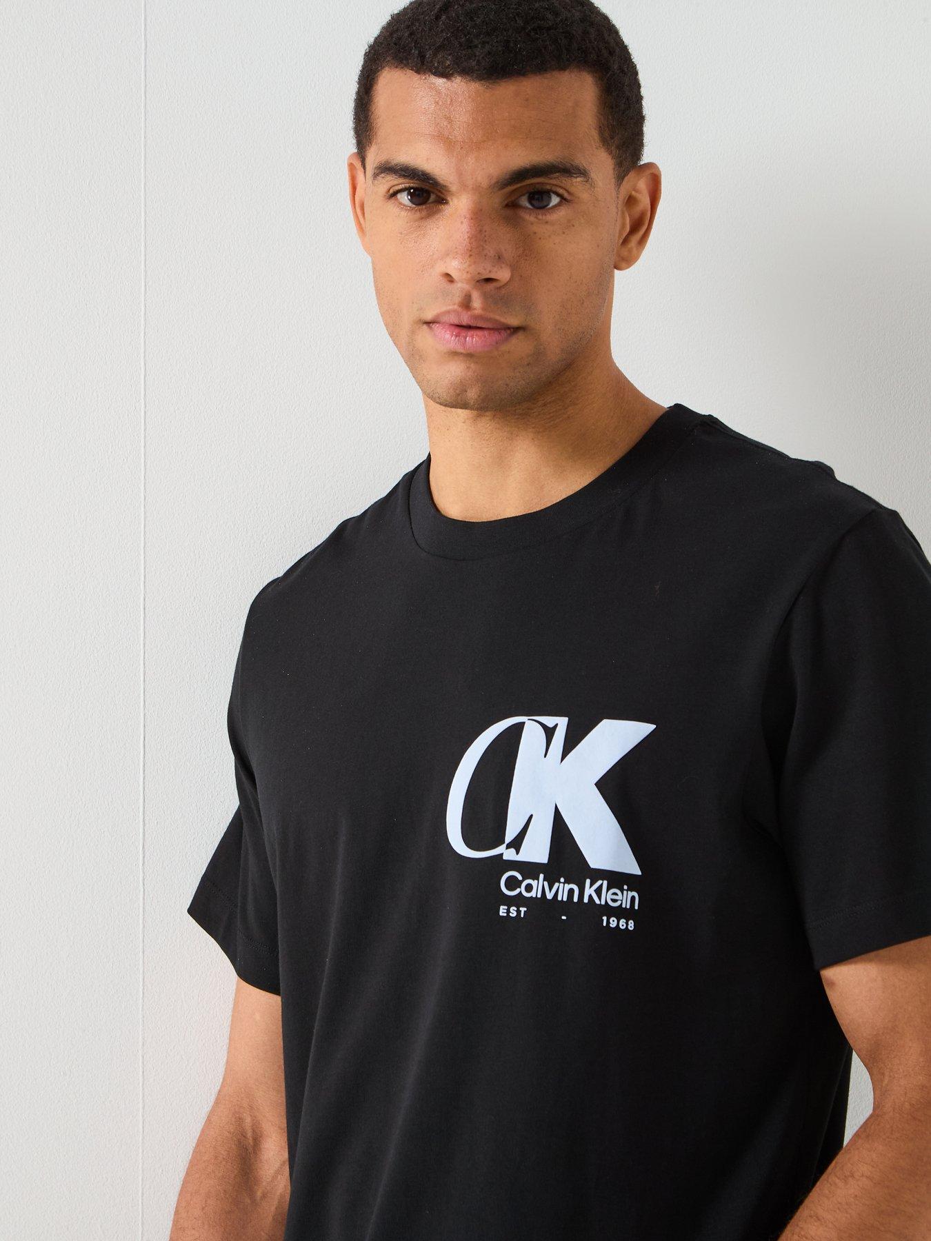 calvin-klein-ck-overlap-logo-graphic-t-shirt-blackoutfit