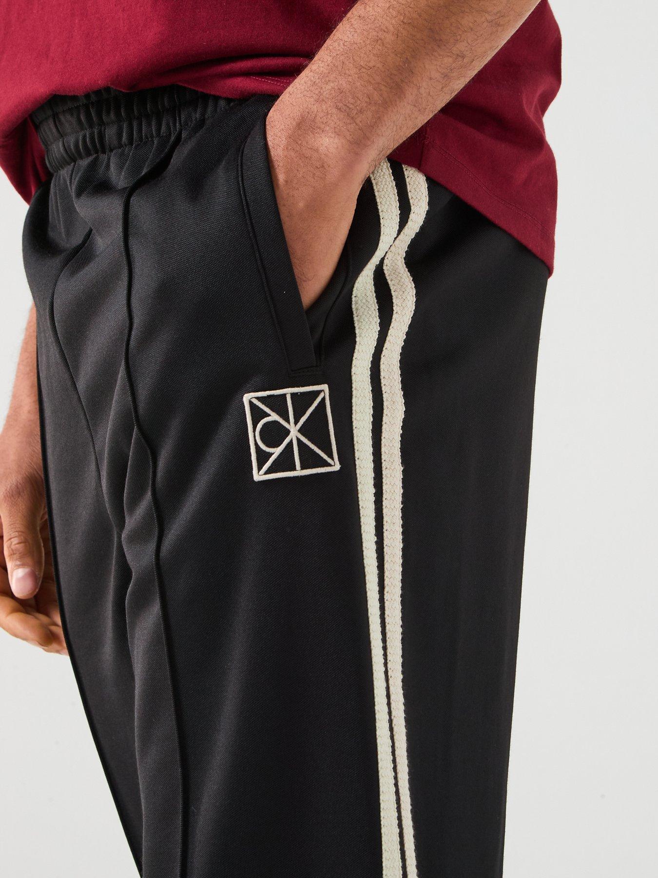 calvin-klein-heavyweight-side-stripe-joggers-blackoutfit