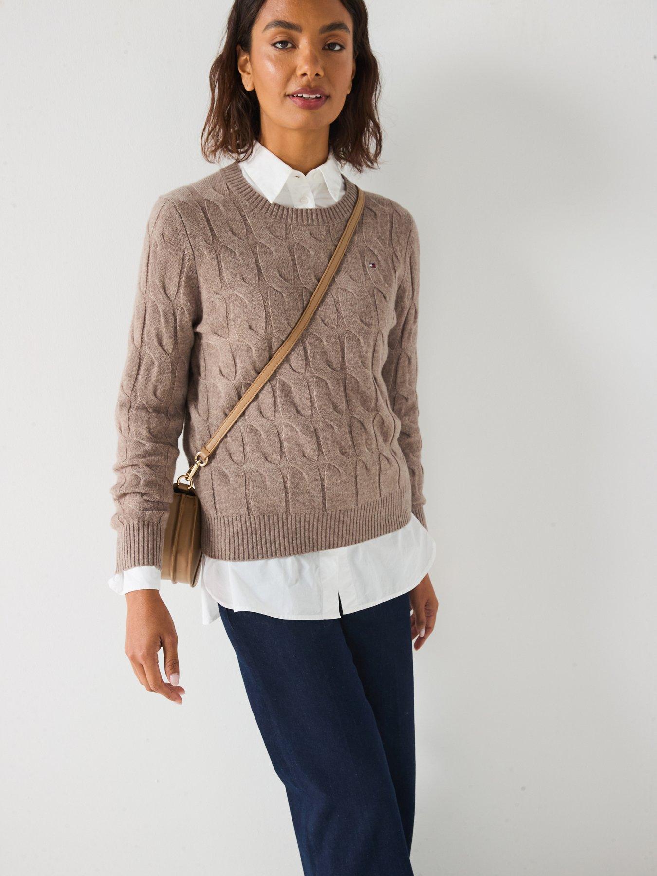 tommy-hilfiger-soft-wool-cable-knit-jumper-beigeoutfit
