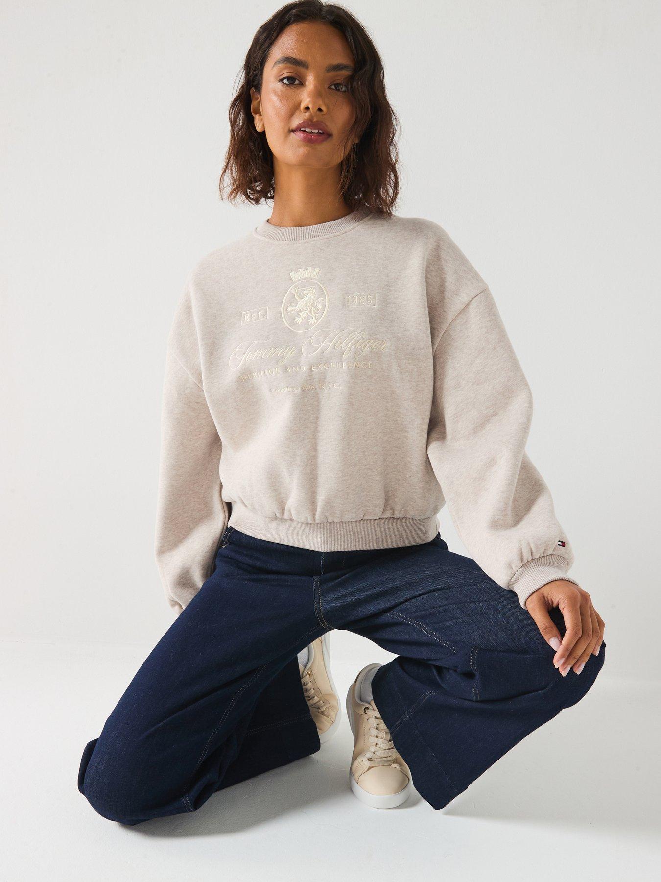 tommy-hilfiger-varsity-crest-fleece-sweatshirt-beige