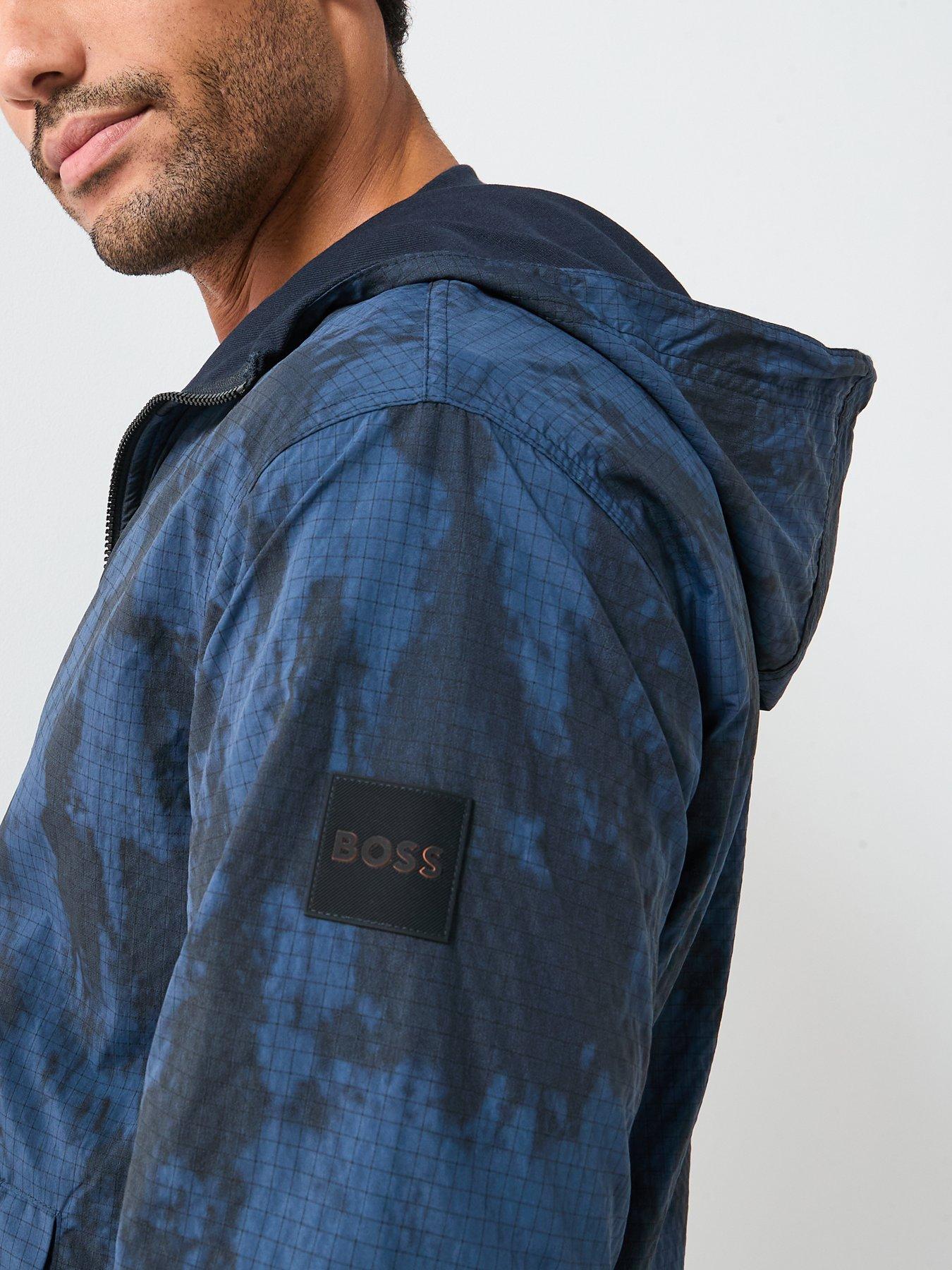 boss-ze_explorerhood-relaxed-fit-reversible-camo-lightweight-jacket-navyoutfit