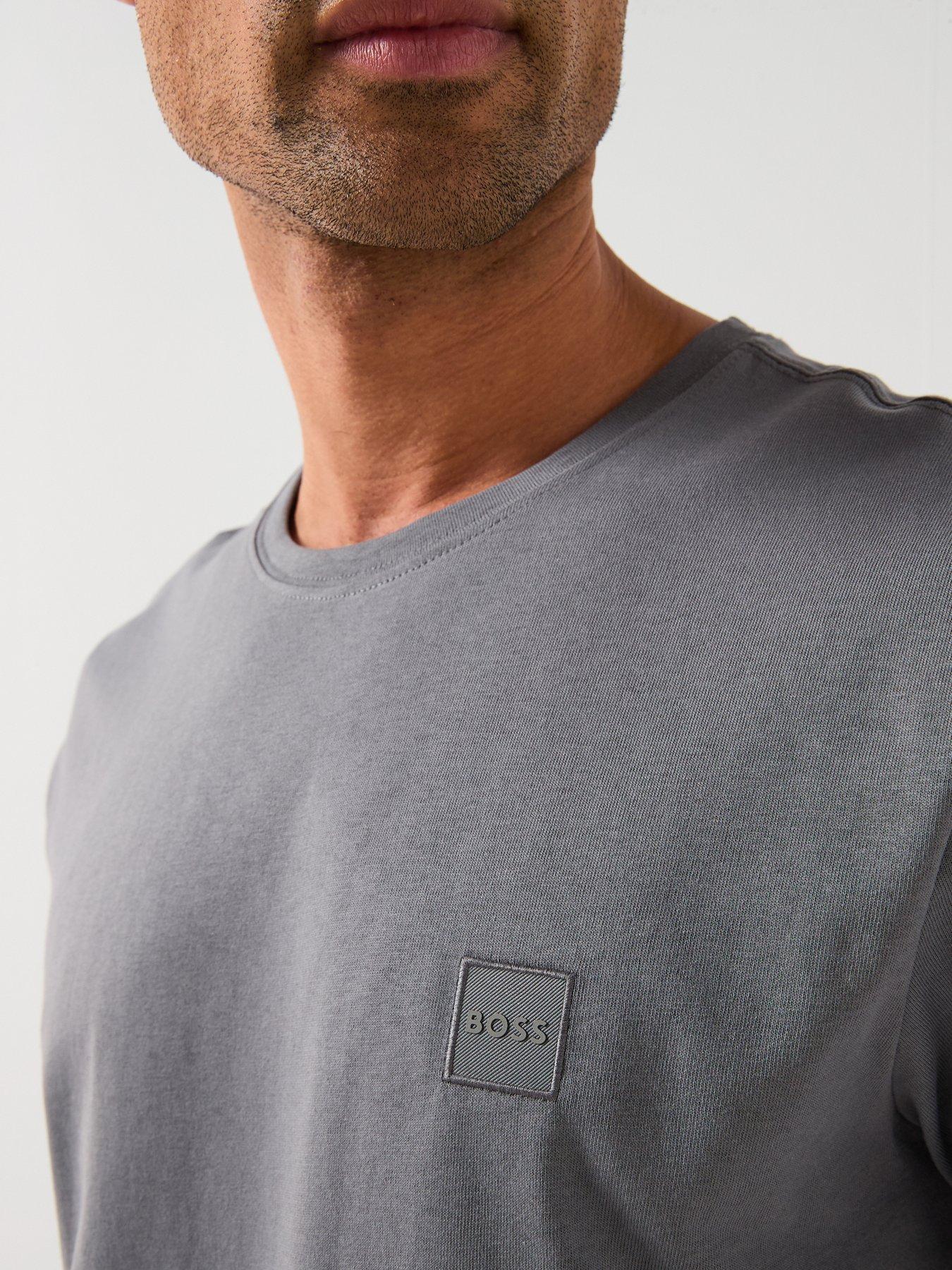 boss-tales-relaxed-fit-tonal-patch-logo-t-shirt-light-greyoutfit