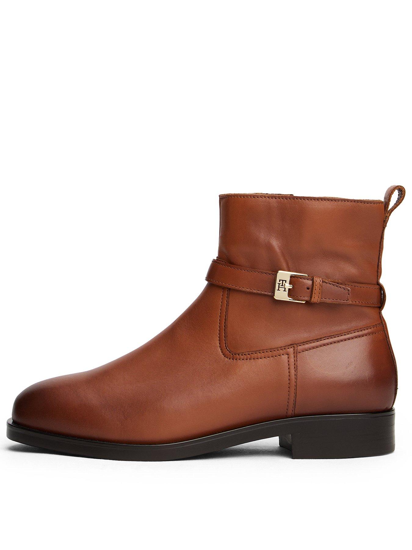 tommy-hilfiger-buckle-detailed-leather-bootie-brown