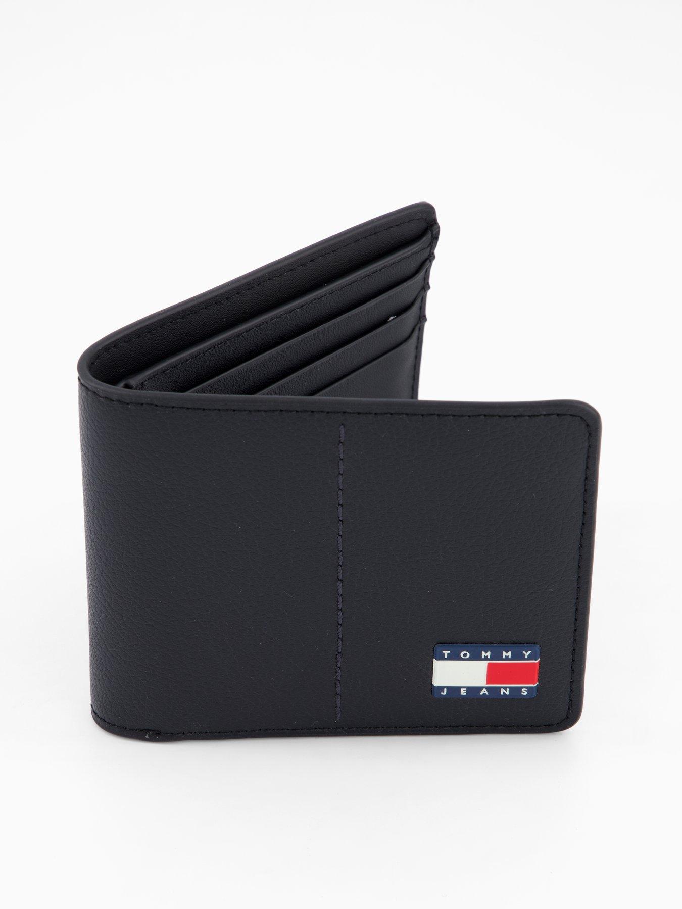 tommy-jeans-heritage-badge-cc-wallet-blackoutfit