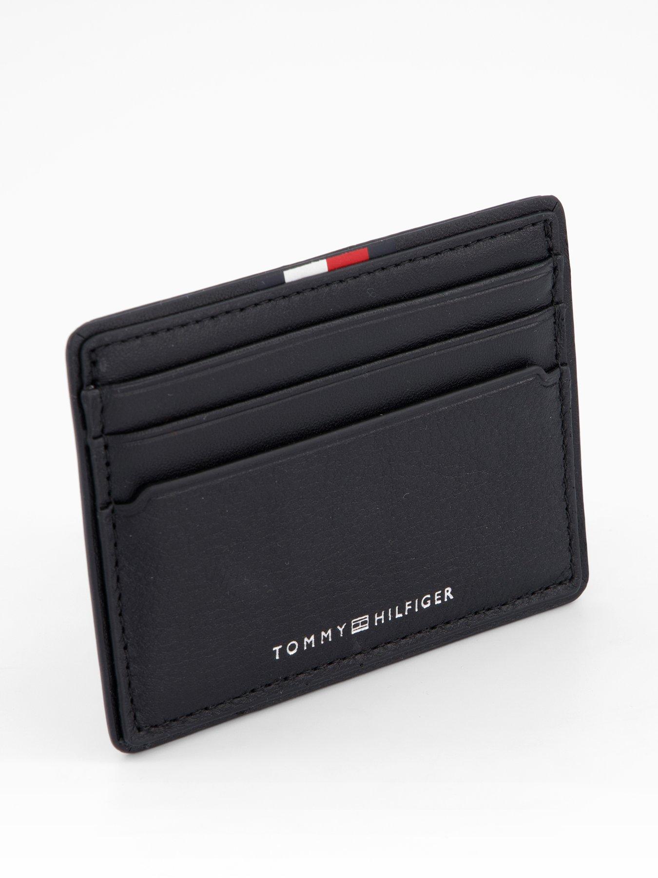 tommy-hilfiger-corporate-cardholder-blackoutfit