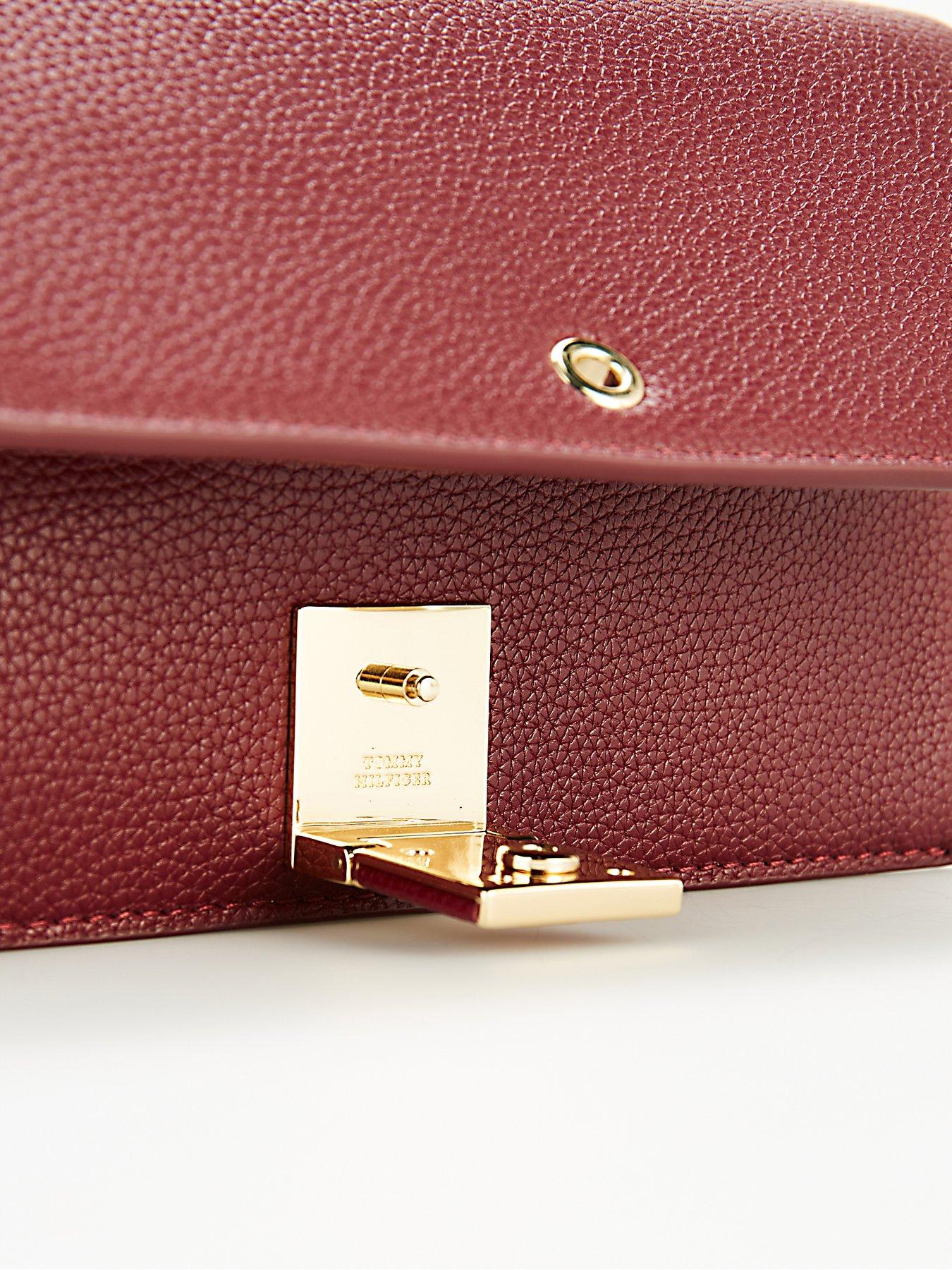 tommy-hilfiger-her-mini-crossover-bag-pinkdetail