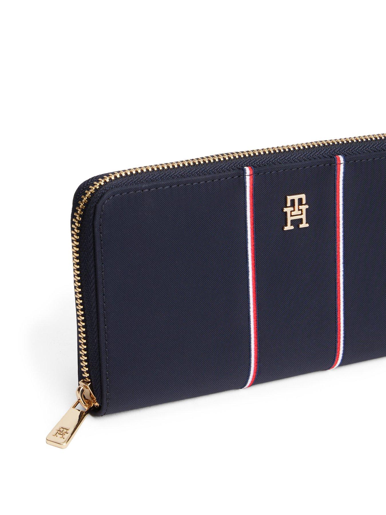 tommy-hilfiger-icon-large-nylon-zip-purse-blueoutfit