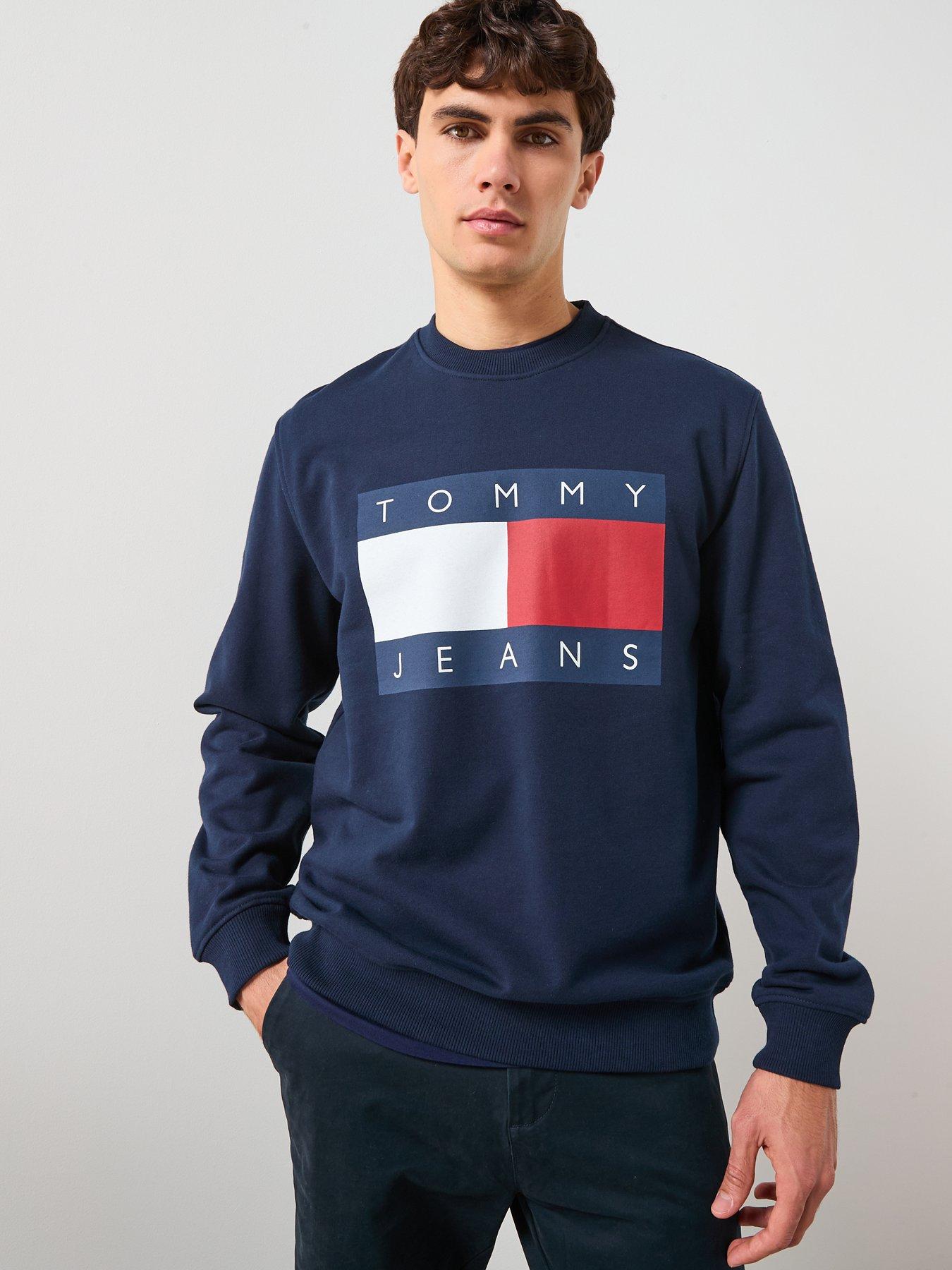tommy-jeans-large-flag-crew-sweatshirt-blueoutfit