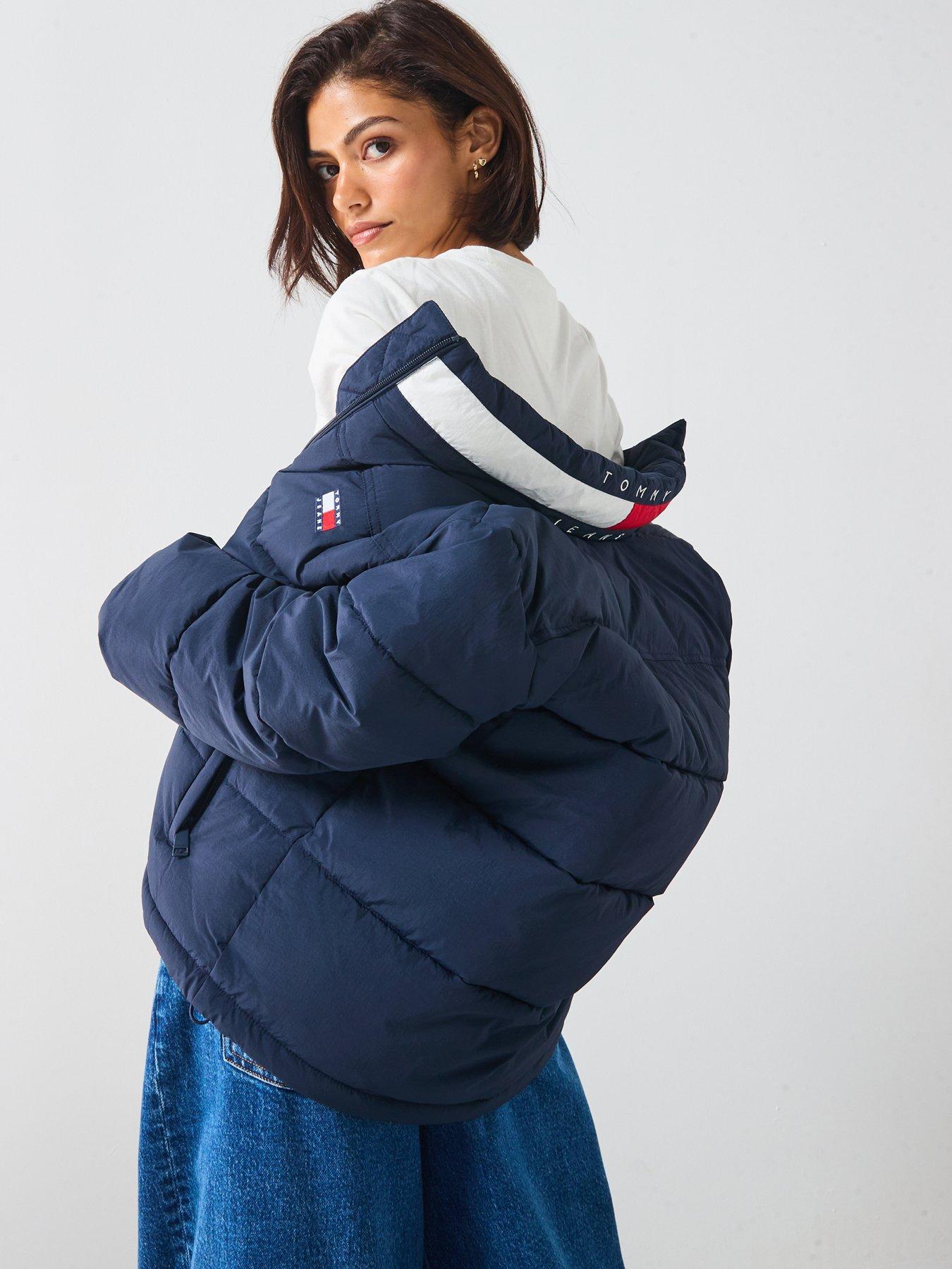 tommy-jeans-essential-puffer-flag-detailed-jacket-bluedetail