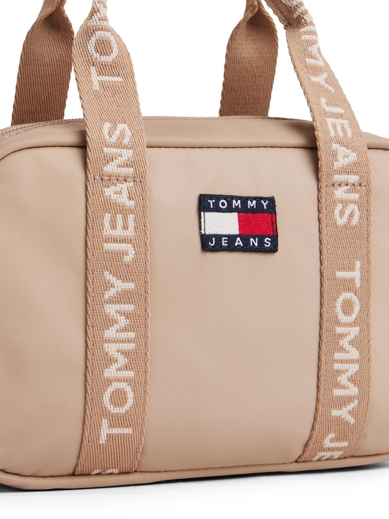 tommy-jeans-essential-daily-crossover-bag-whitedetail
