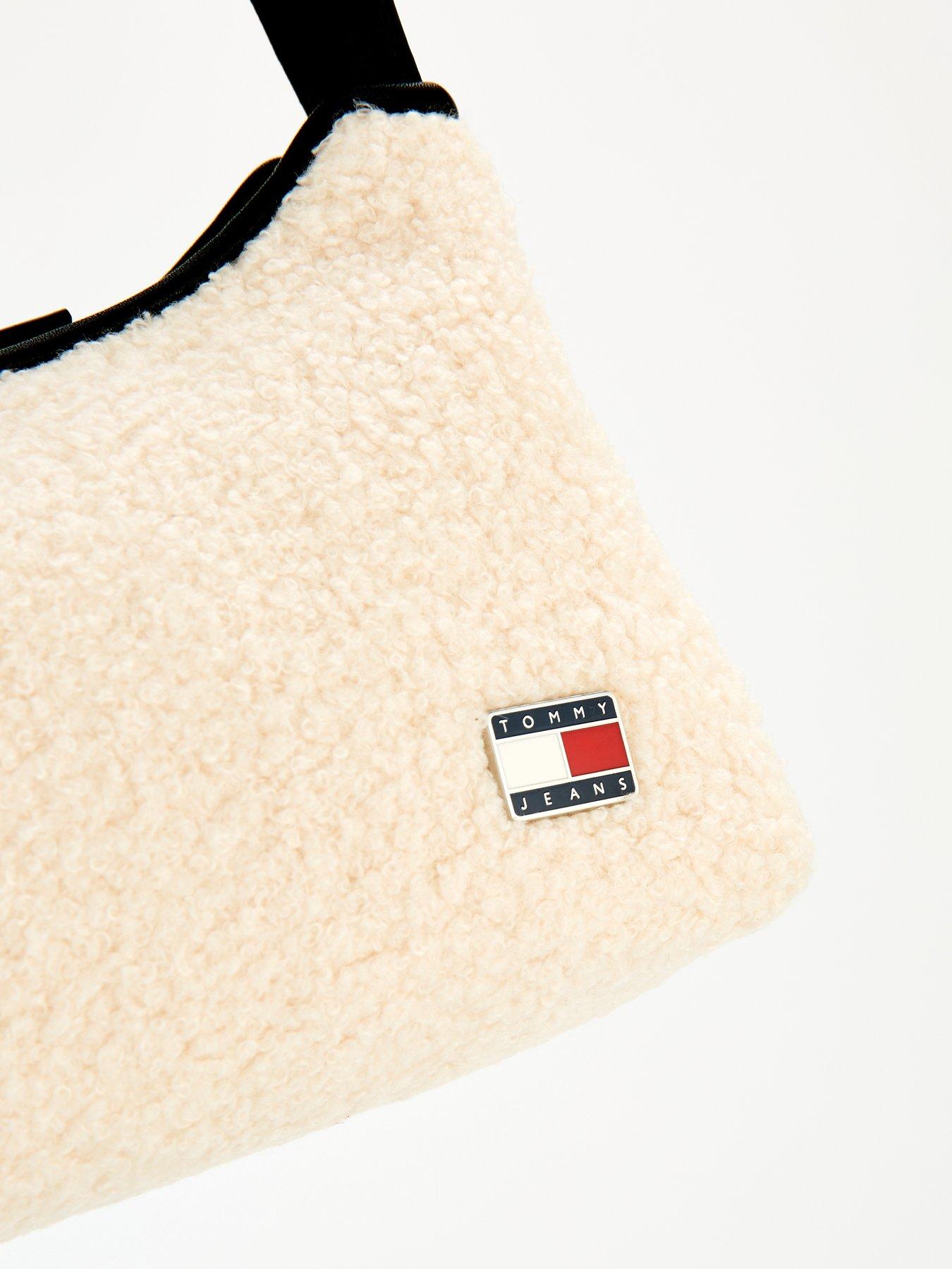tommy-jeans-cool-sherpa-shoulder-bag-beigedetail
