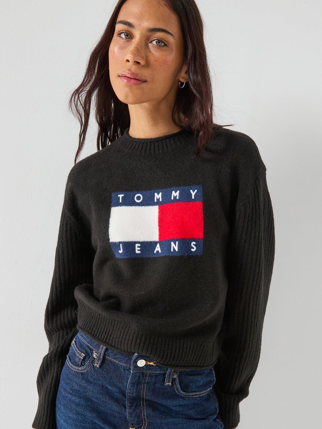 tommy-jeans-melange-flag-sweater-blackoutfit