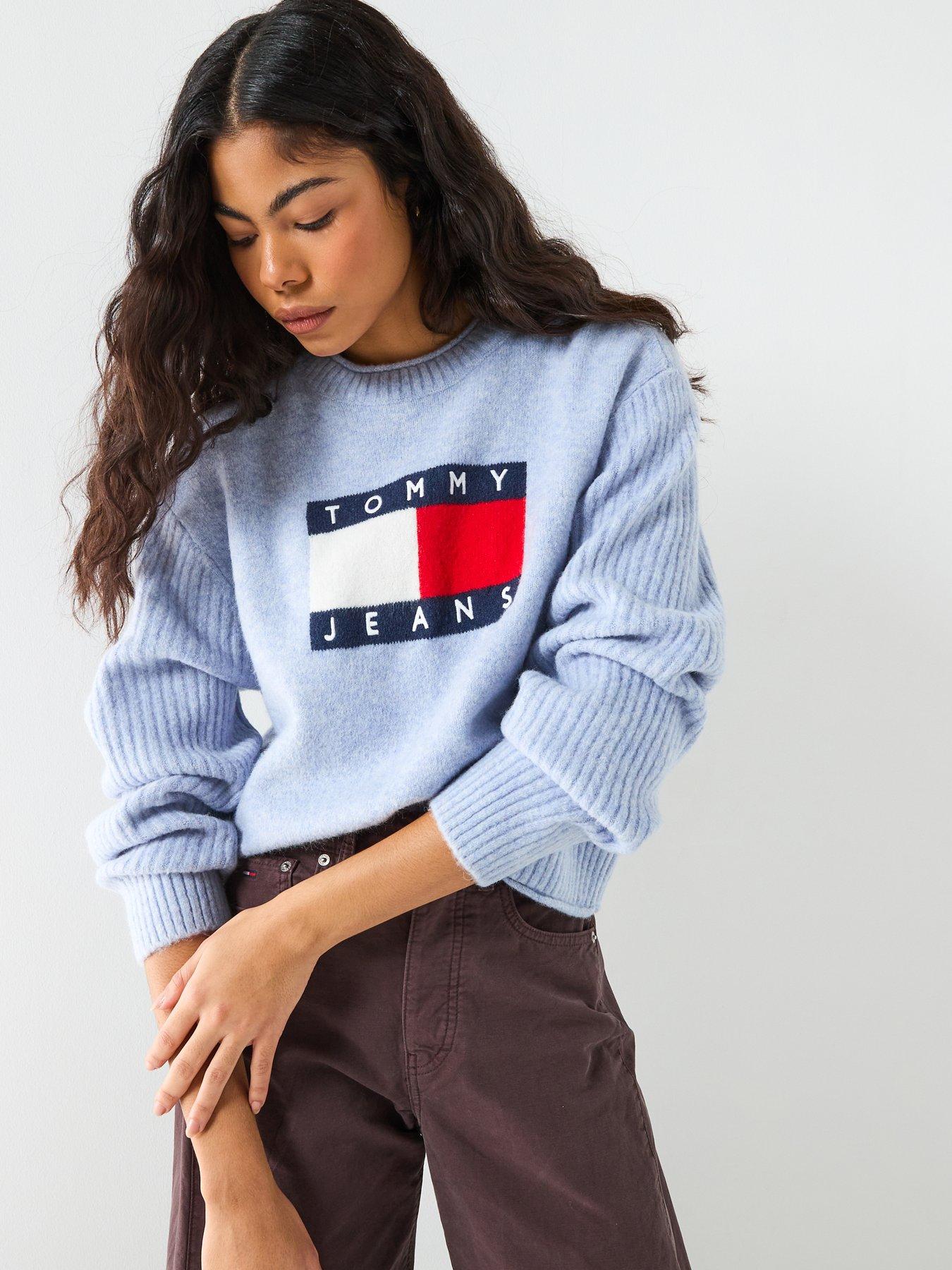 tommy-jeans-melange-flag-sweater-blueoutfit