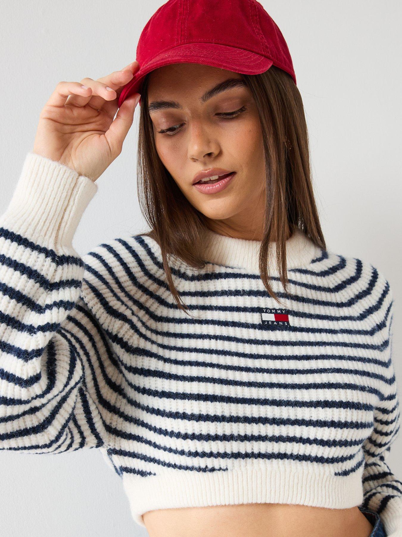 tommy-jeans-crop-badge-detailed-sweater-whiteoutfit
