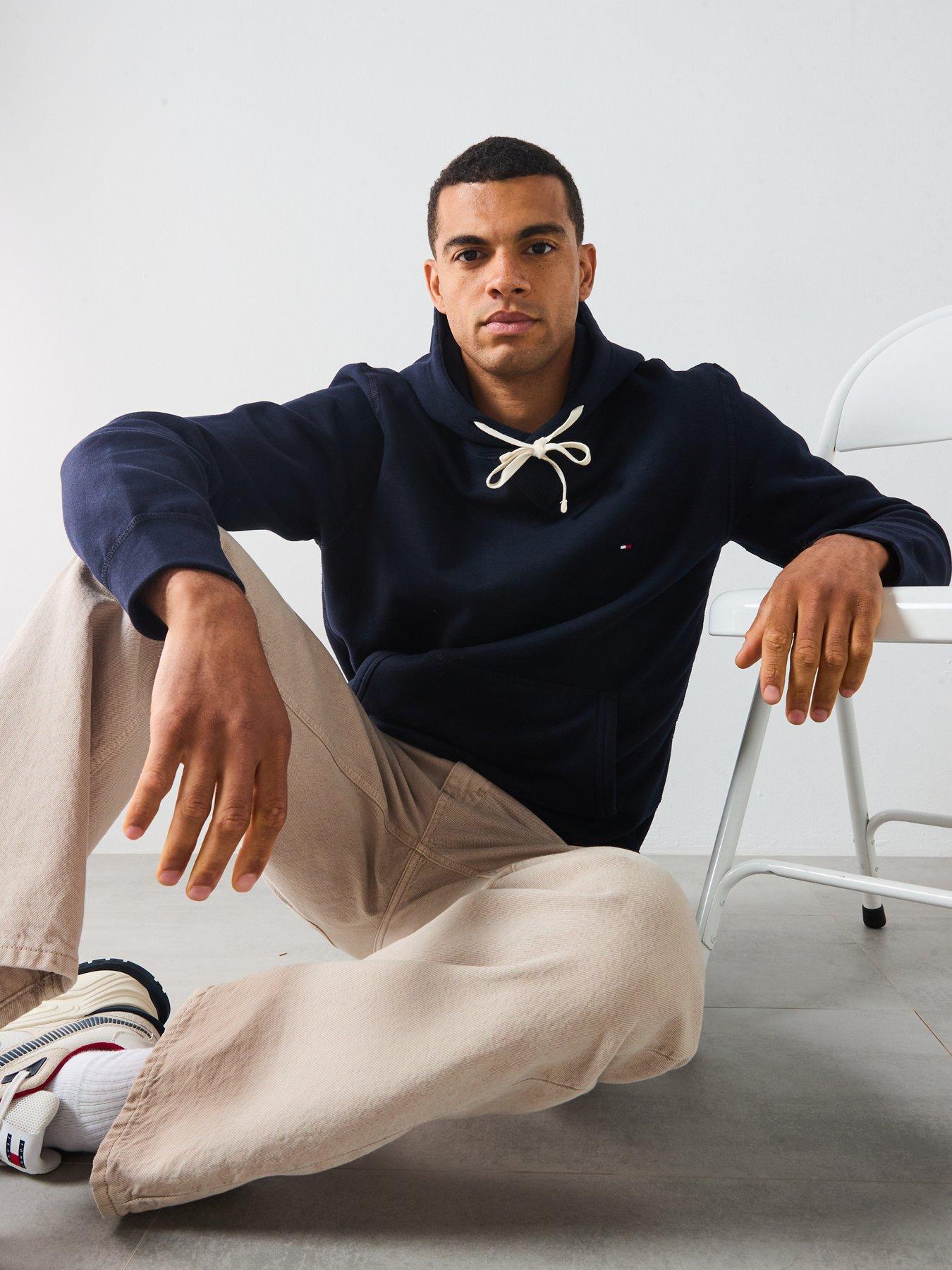 tommy-hilfiger-essential-fleece-hoodie-navyoutfit