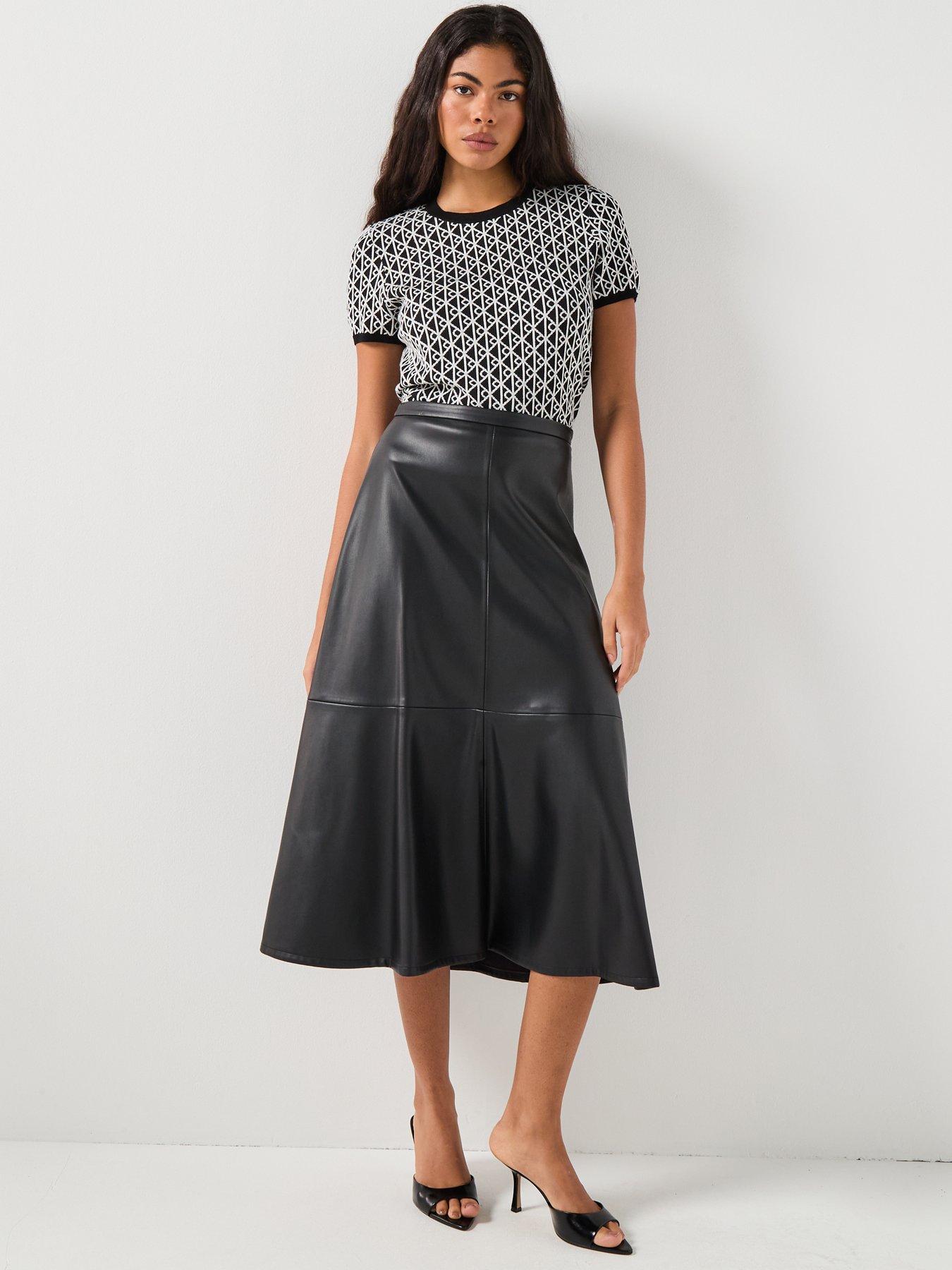 calvin-klein-jeans-monogram-short-sleeve-top-blackdetail