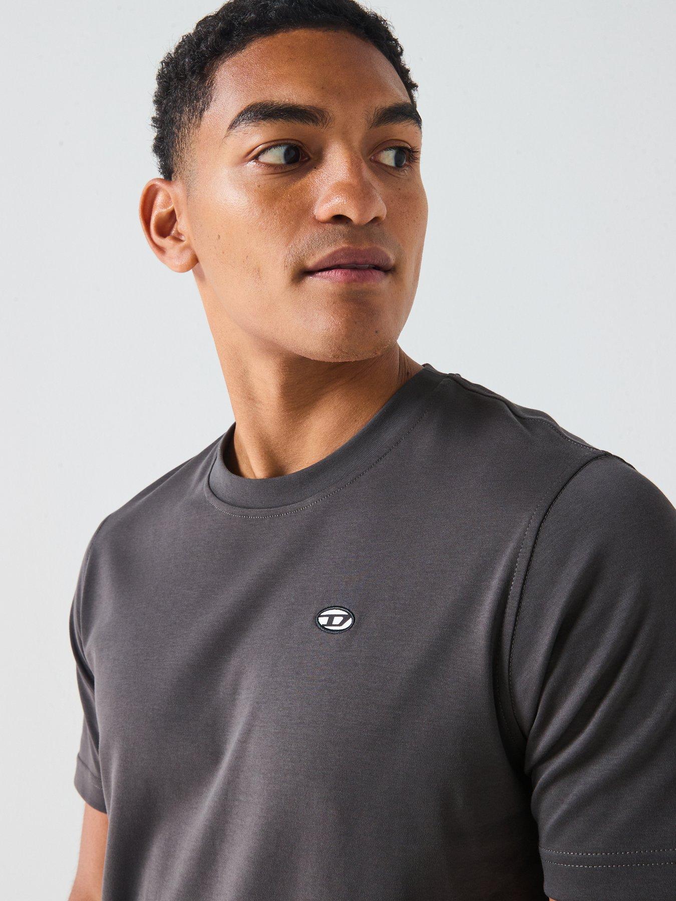 diesel-badge-d-oval-t-shirt--greyoutfit