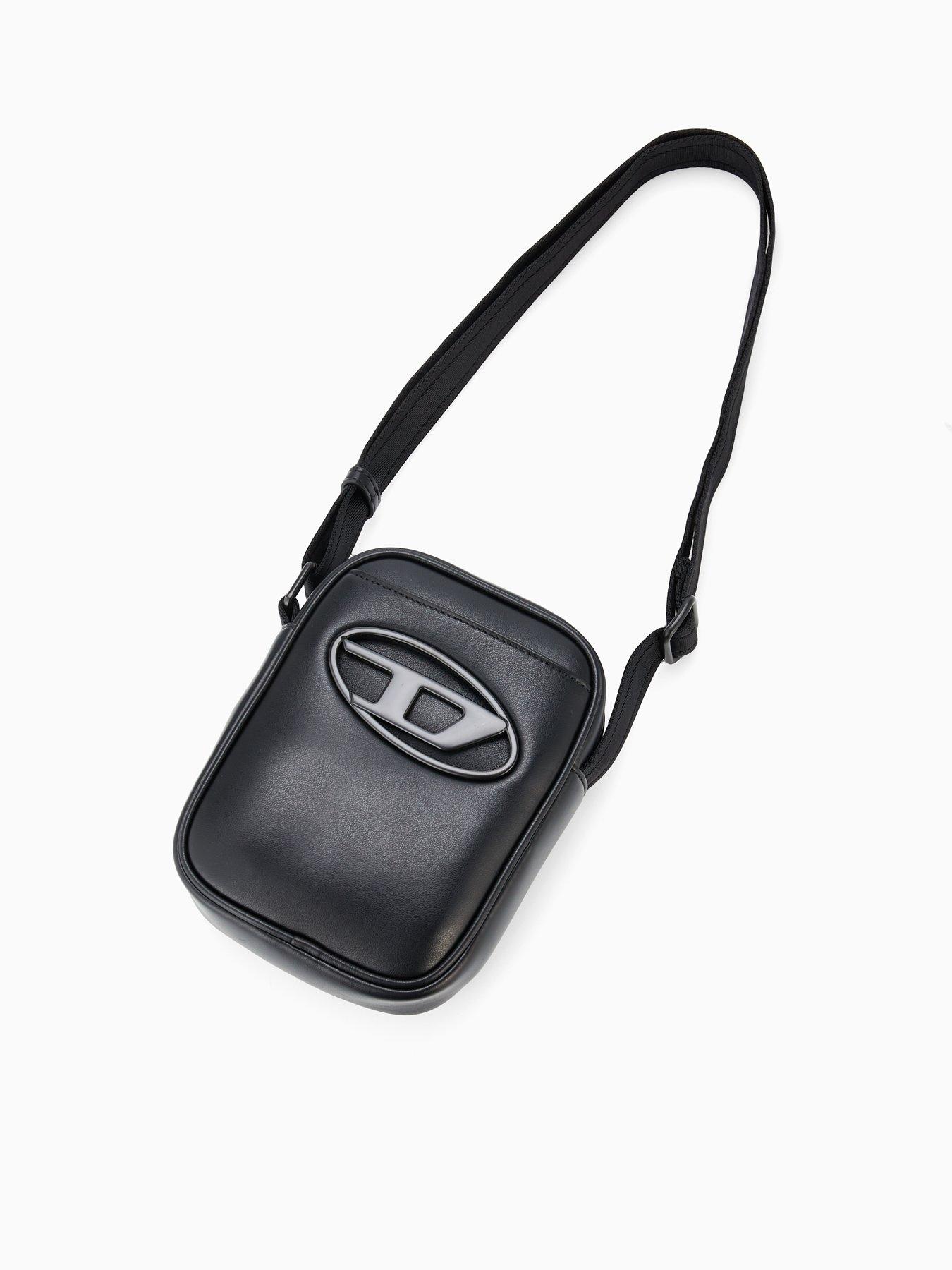 diesel-d-oval-crossbody-bag--blackoutfit