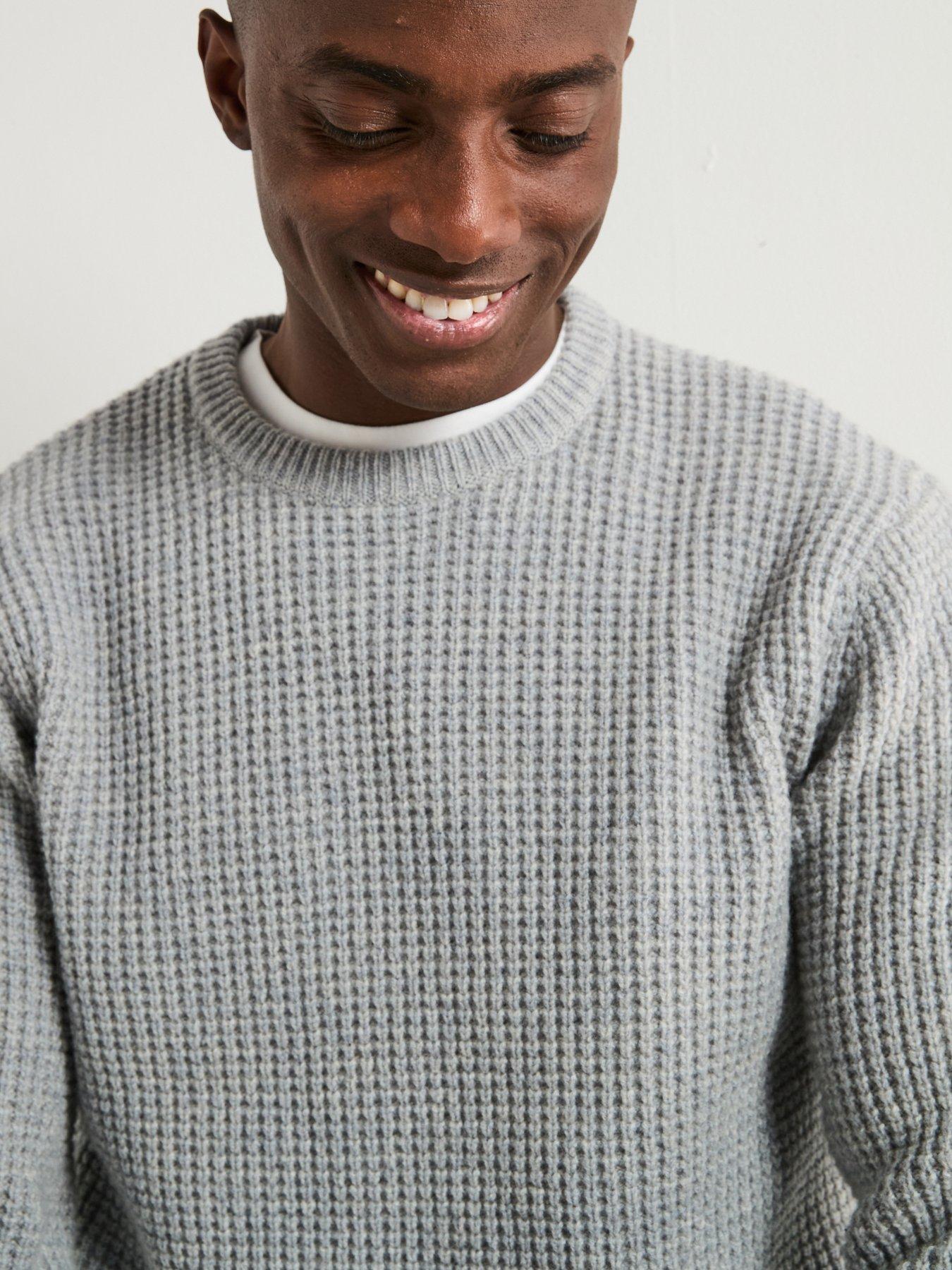 levis-presidio-crew-waffle-knitted-jumper-greyoutfit