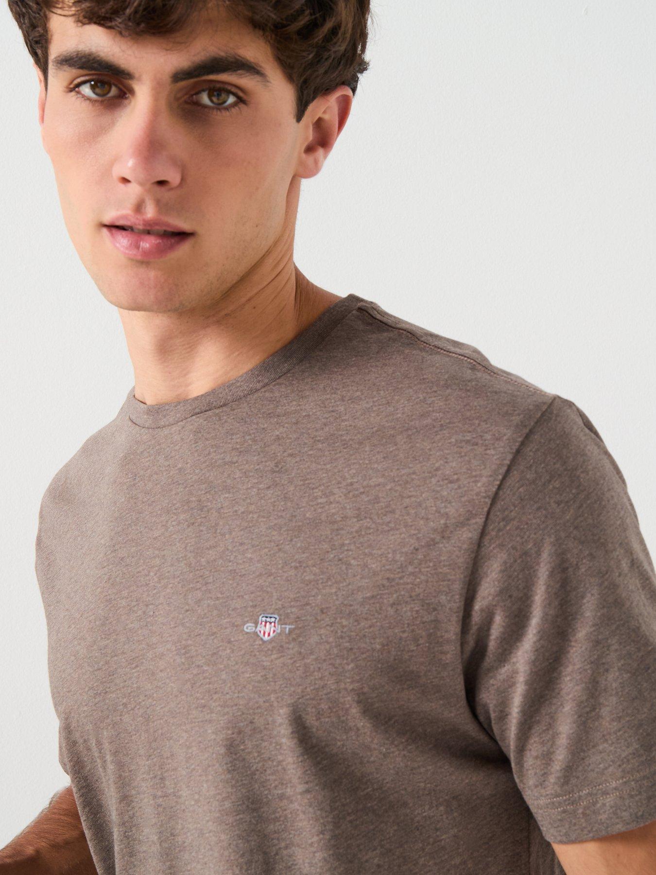 gant-regular-fit-shield-t-shirt-brownoutfit