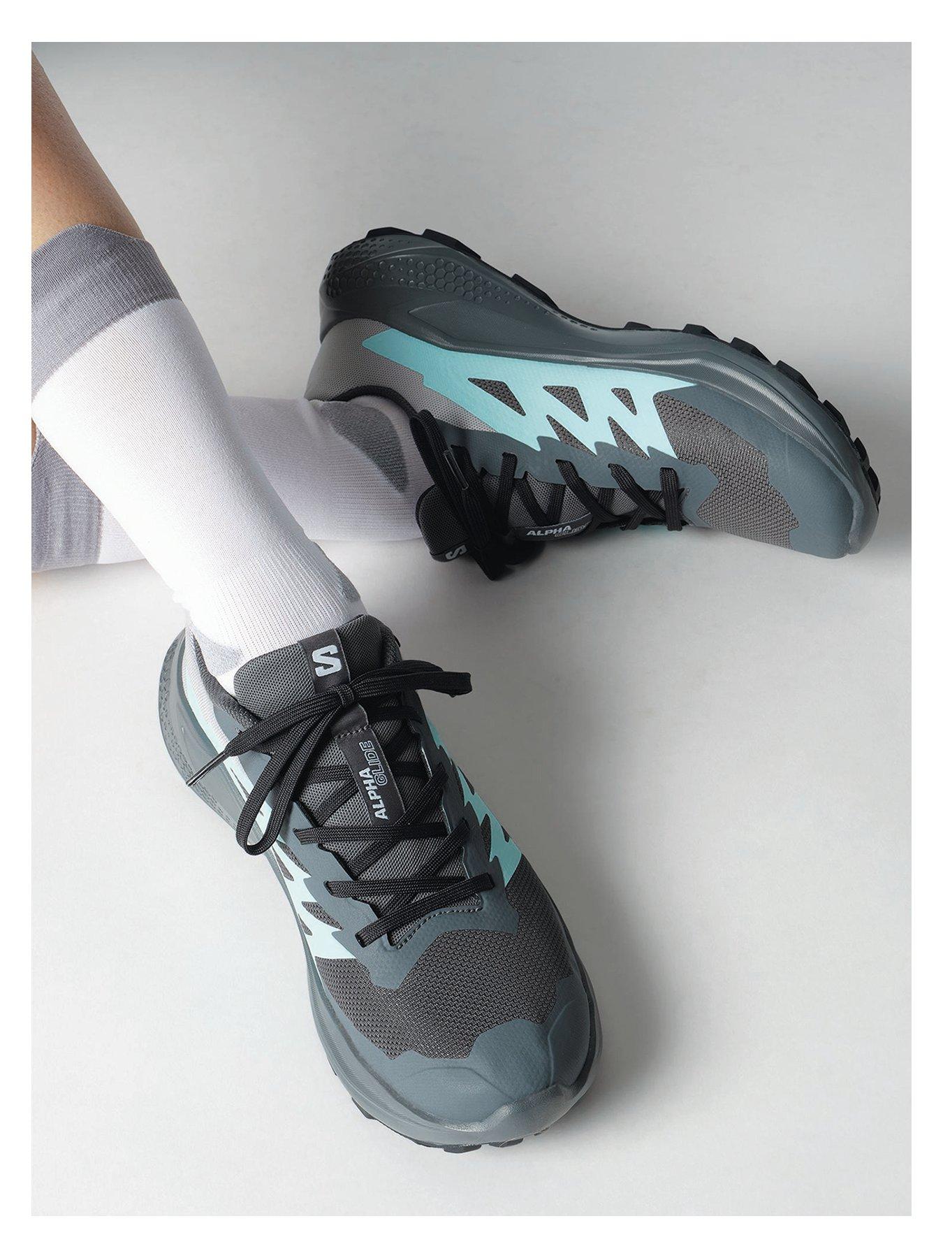 salomon-womens-trail-running-alphaglide-gore-tex-trainers-greyoutfit