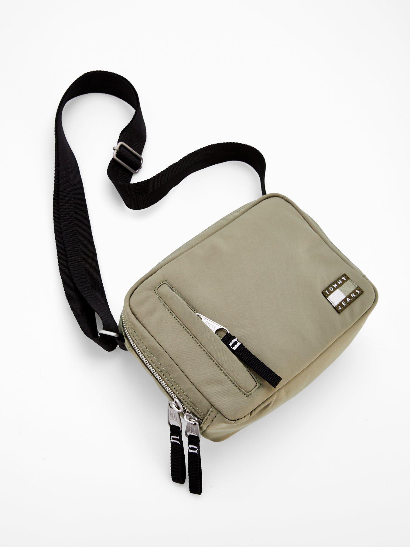 Image 2 of 5 of Tommy Jeans Daily Tech Camera Bag - Khaki