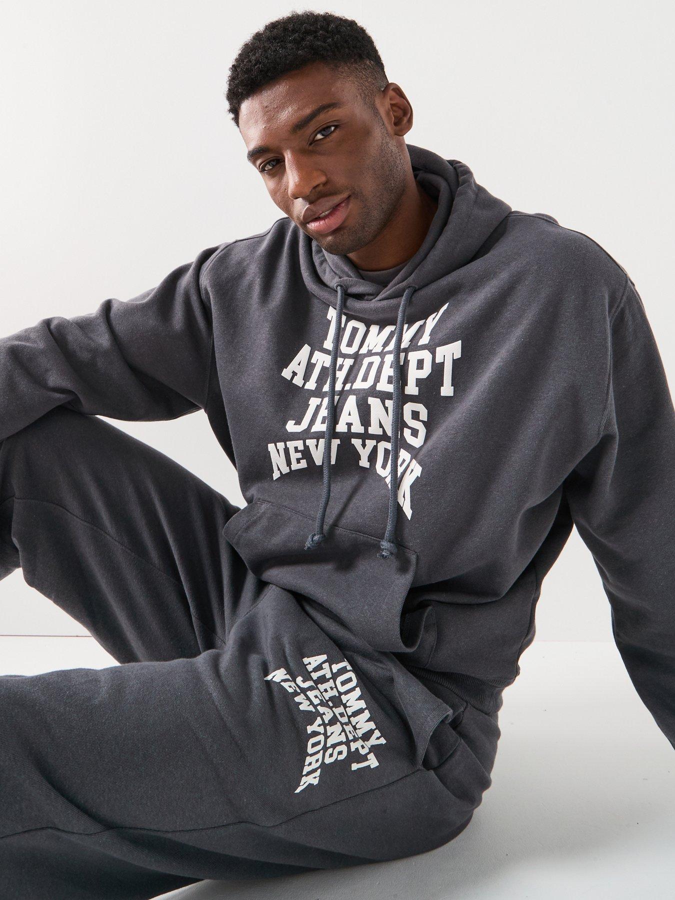 tommy-jeans-90s-boxy-varsity-hoodie-blackoutfit