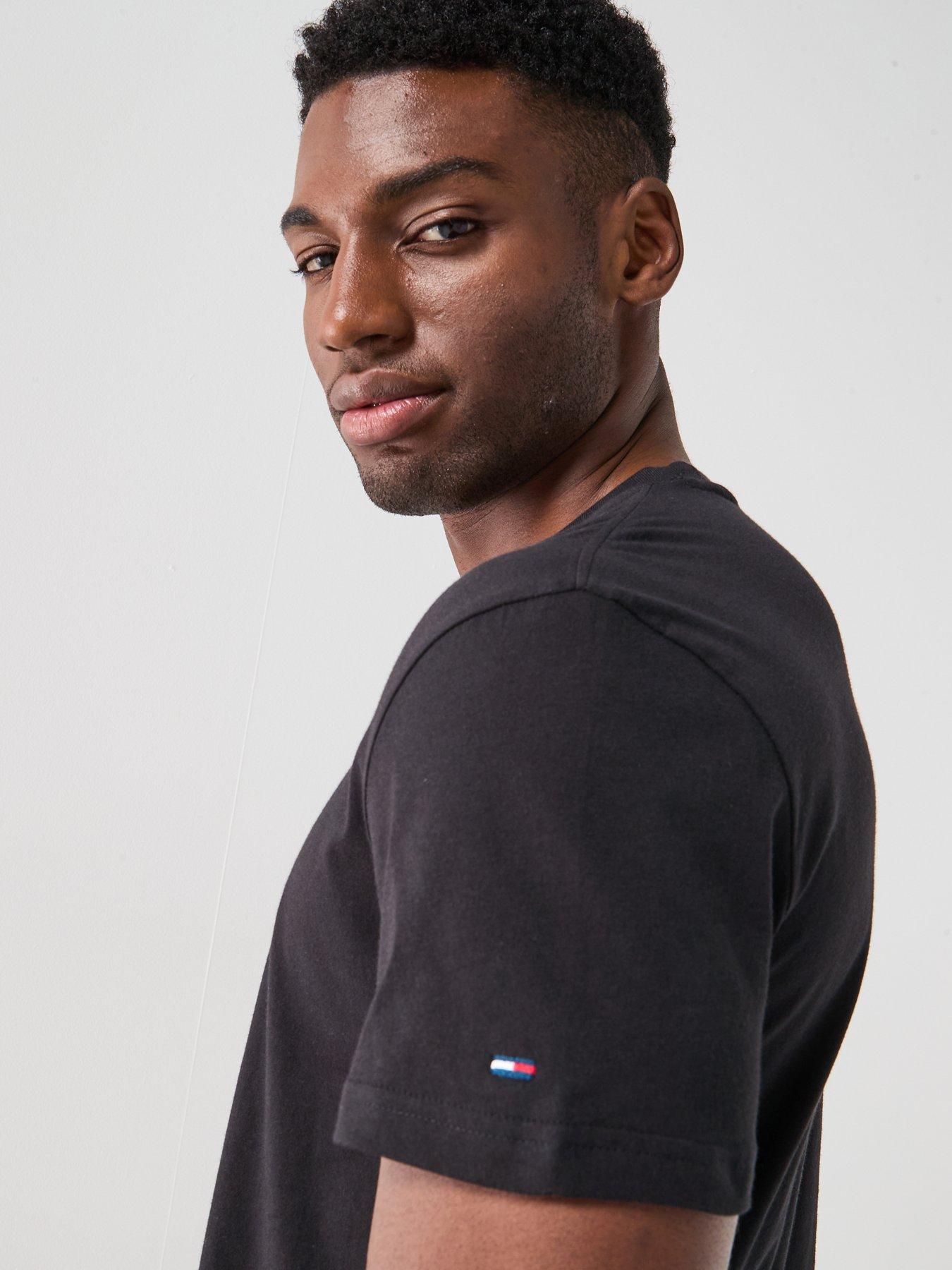 tommy-jeans-chest-logo-t-shirt-blackoutfit