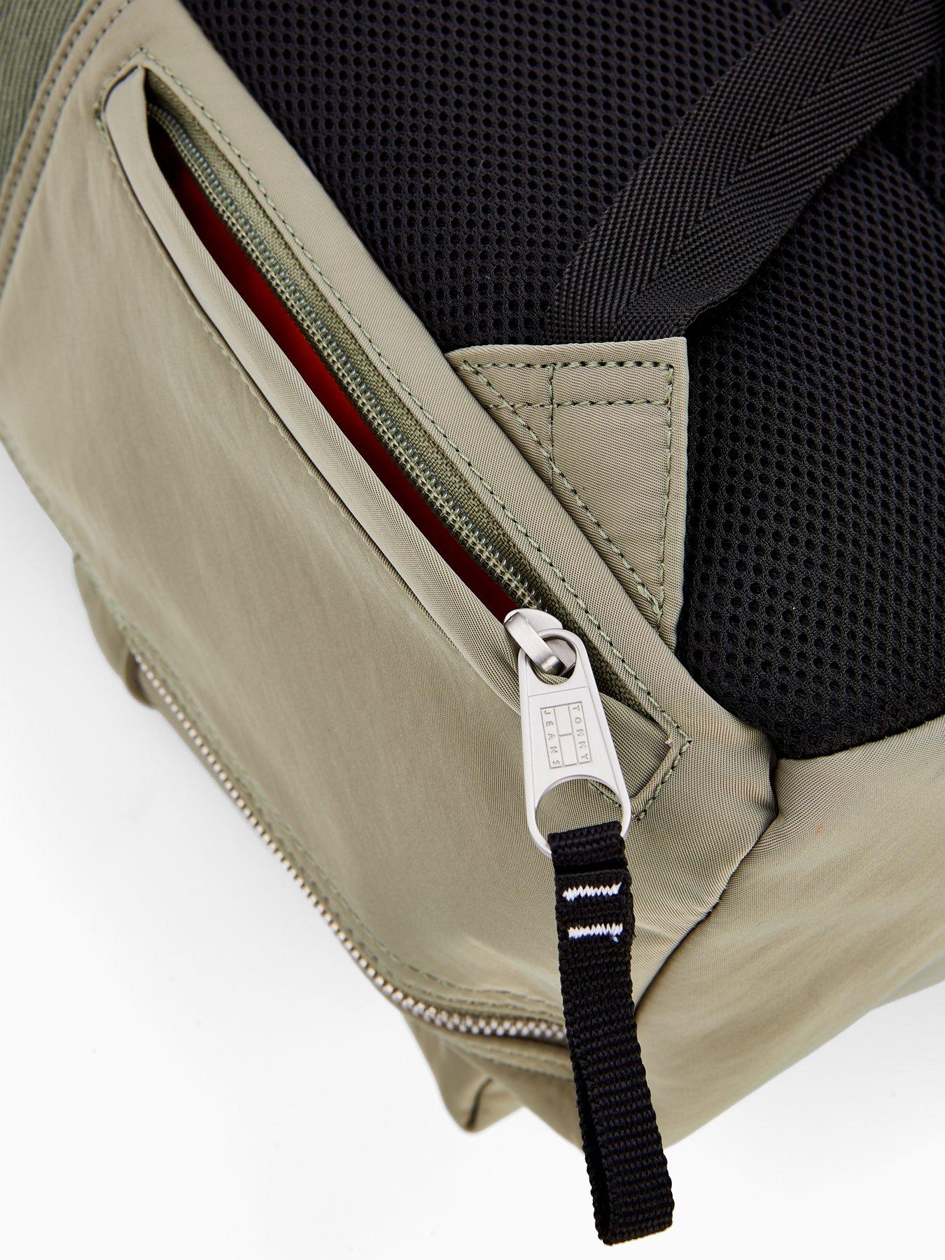 tommy-jeans-daily-tech-backpack-khakidetail