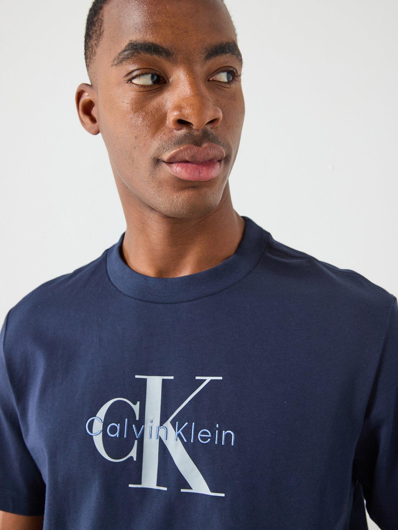 calvin-klein-jeans-monologo-t-shirt-navyoutfit