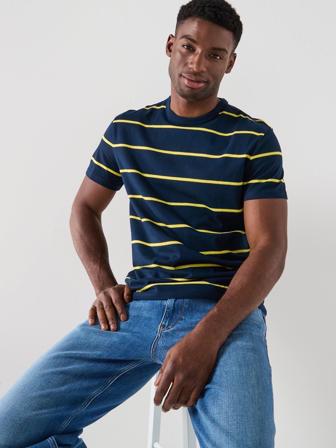 tommy-jeans-textured-stripe-badge-t-shirt-navyoutfit