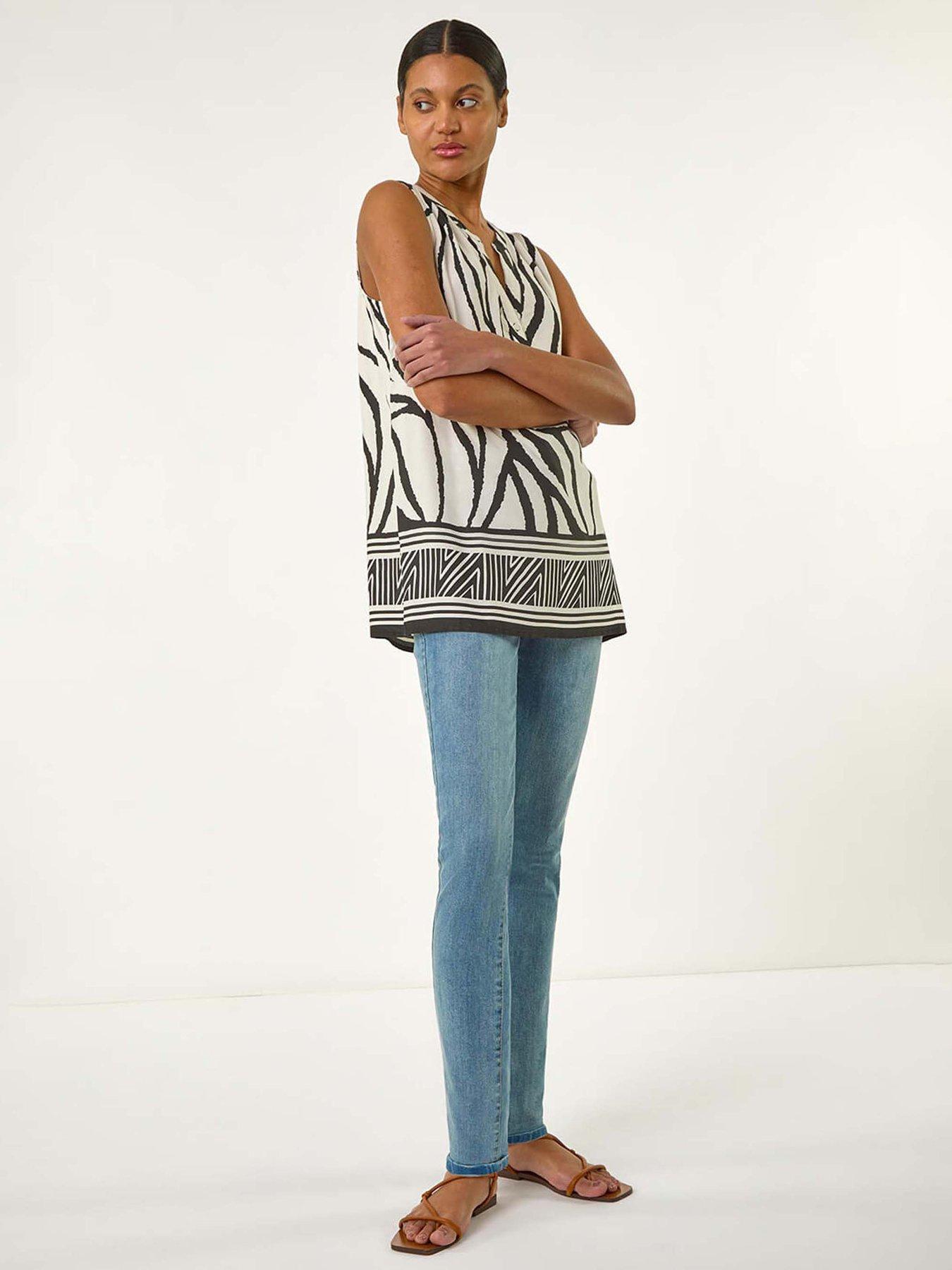 roman-stripe-border-print-v-neck-vest-whiteback