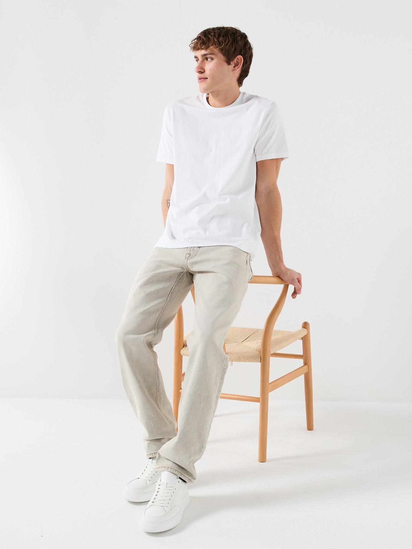 calvin-klein-jeans-standard-straight-jeans-light-greyoutfit