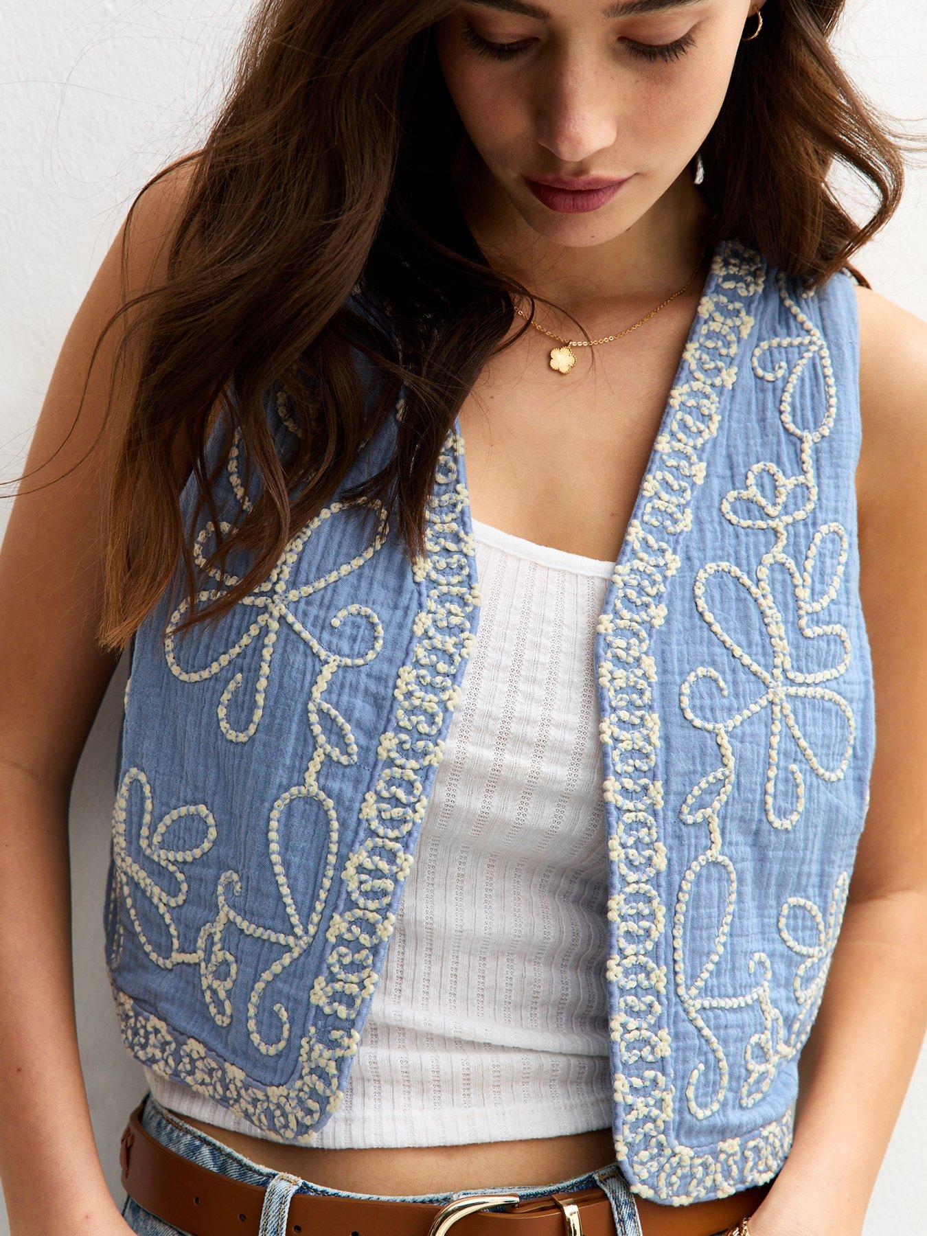 new-look-embroidered-cropped-waistcoat-blueoutfit