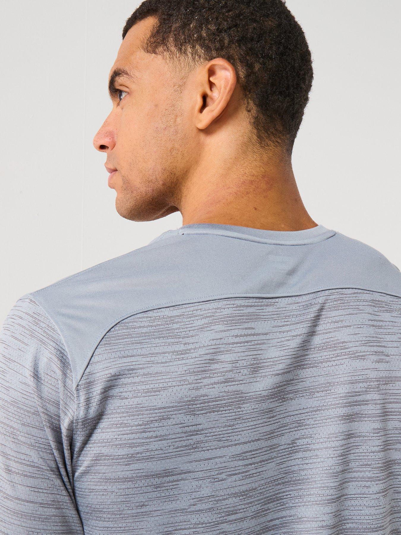 under-armour-mens-training-tech-utility-t-shirt-greydetail