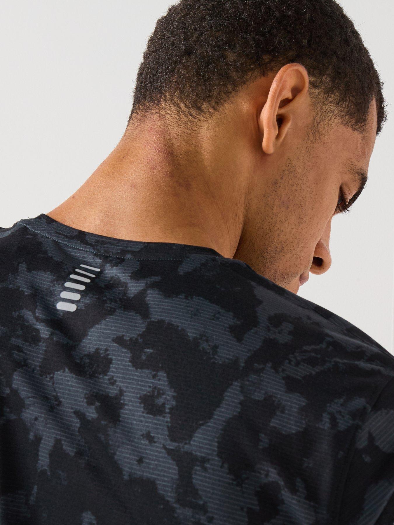 under-armour-mens-running-launch-printed-t-shirt-blackoutfit