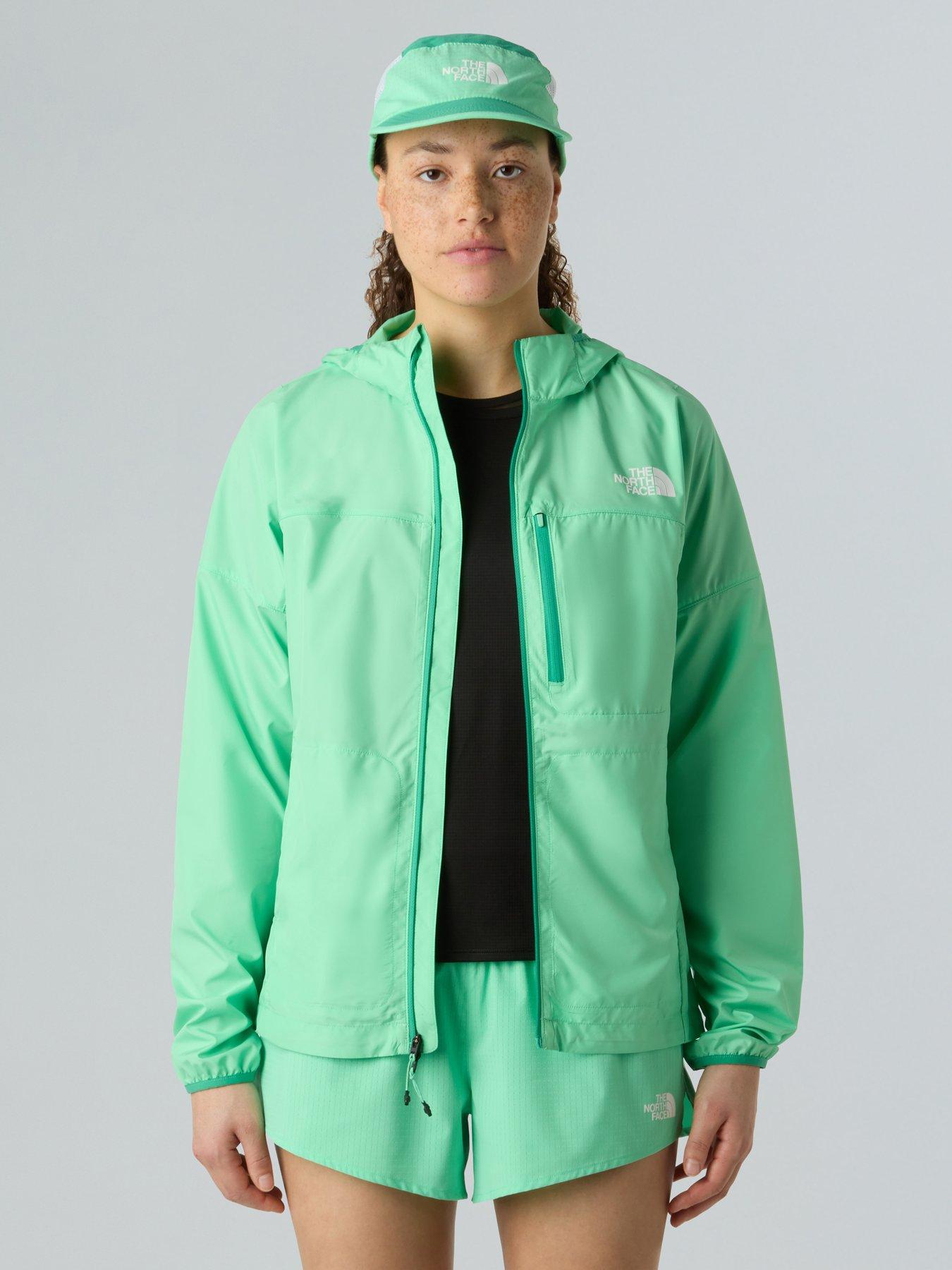 the-north-face-womens-higher-run-wind-jacket-refit-greenoutfit