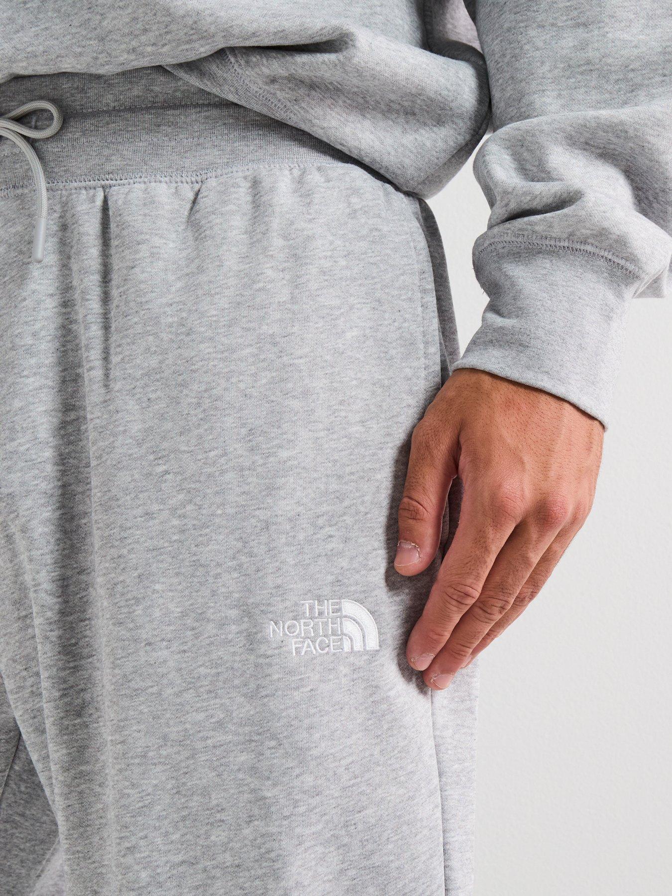 the-north-face-mens-essential-relaxed-straight-joggers-light-greyoutfit