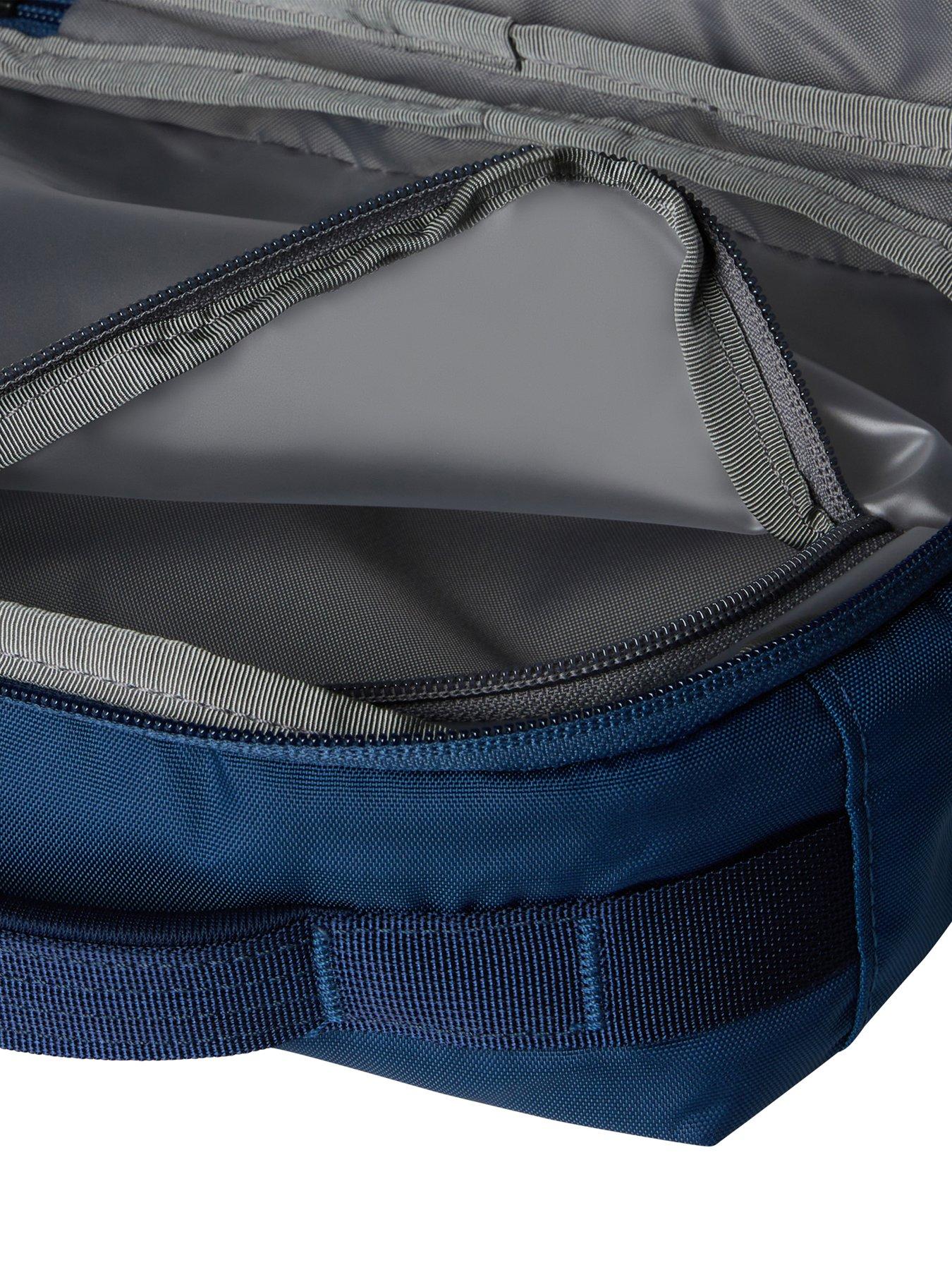 the-north-face-base-camp-voyager-toiletry-kit-blueback