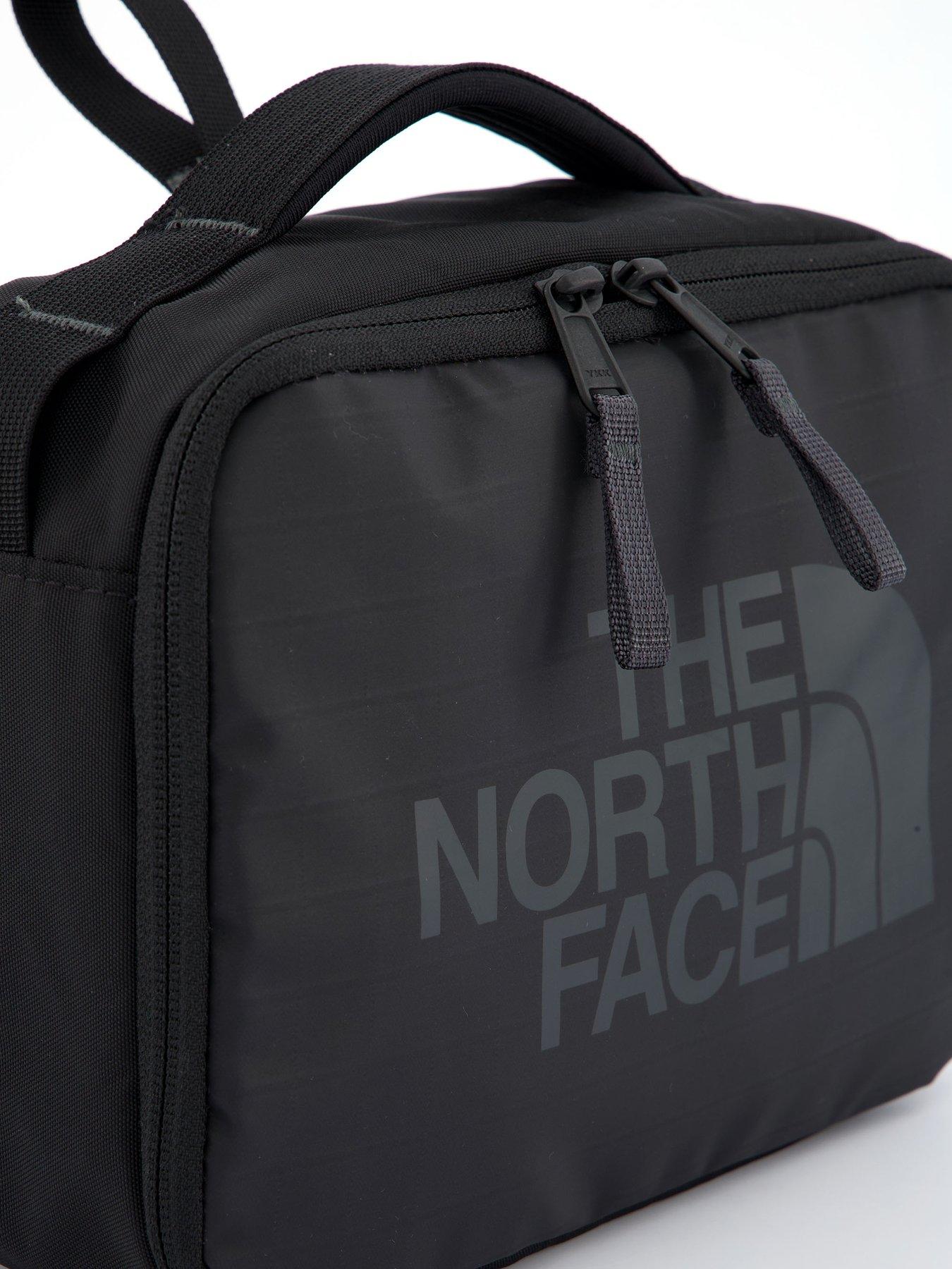 the-north-face-base-camp-voyager-toiletry-kit-blackoutfit