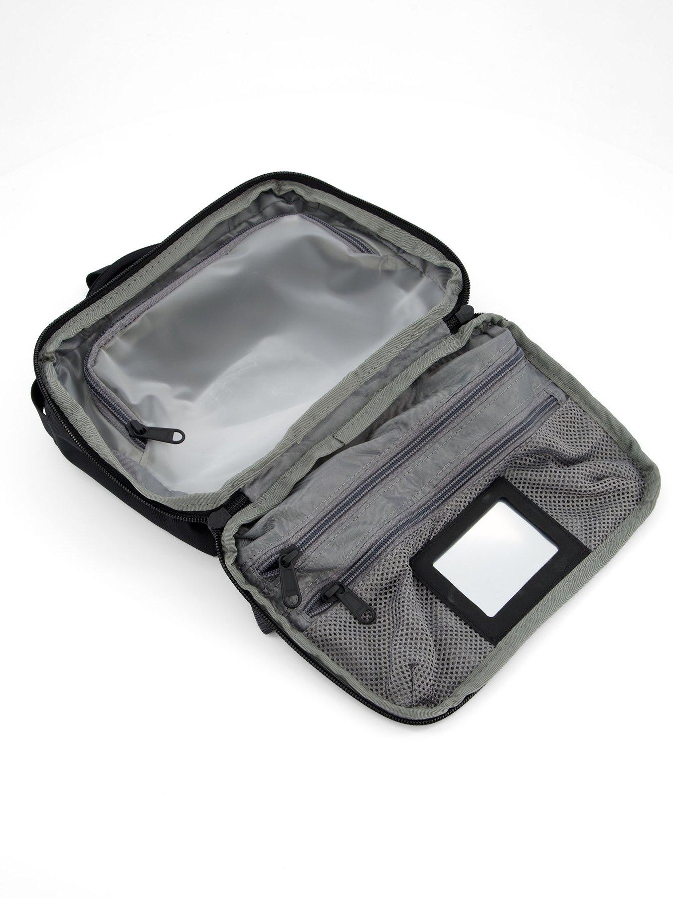 the-north-face-base-camp-voyager-toiletry-kit-blackdetail