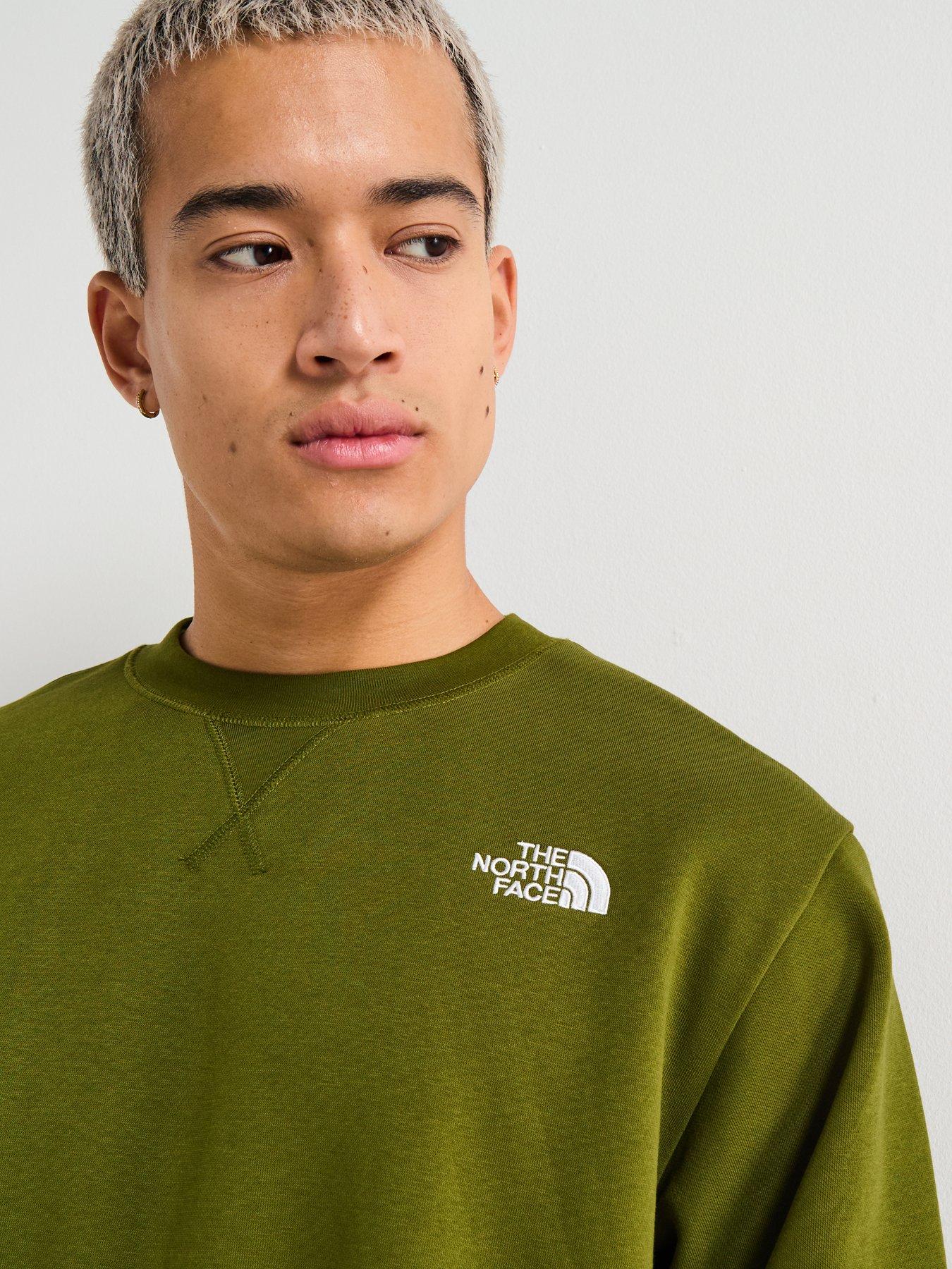 the-north-face-mens-essential-relaxed-crew-khakioutfit