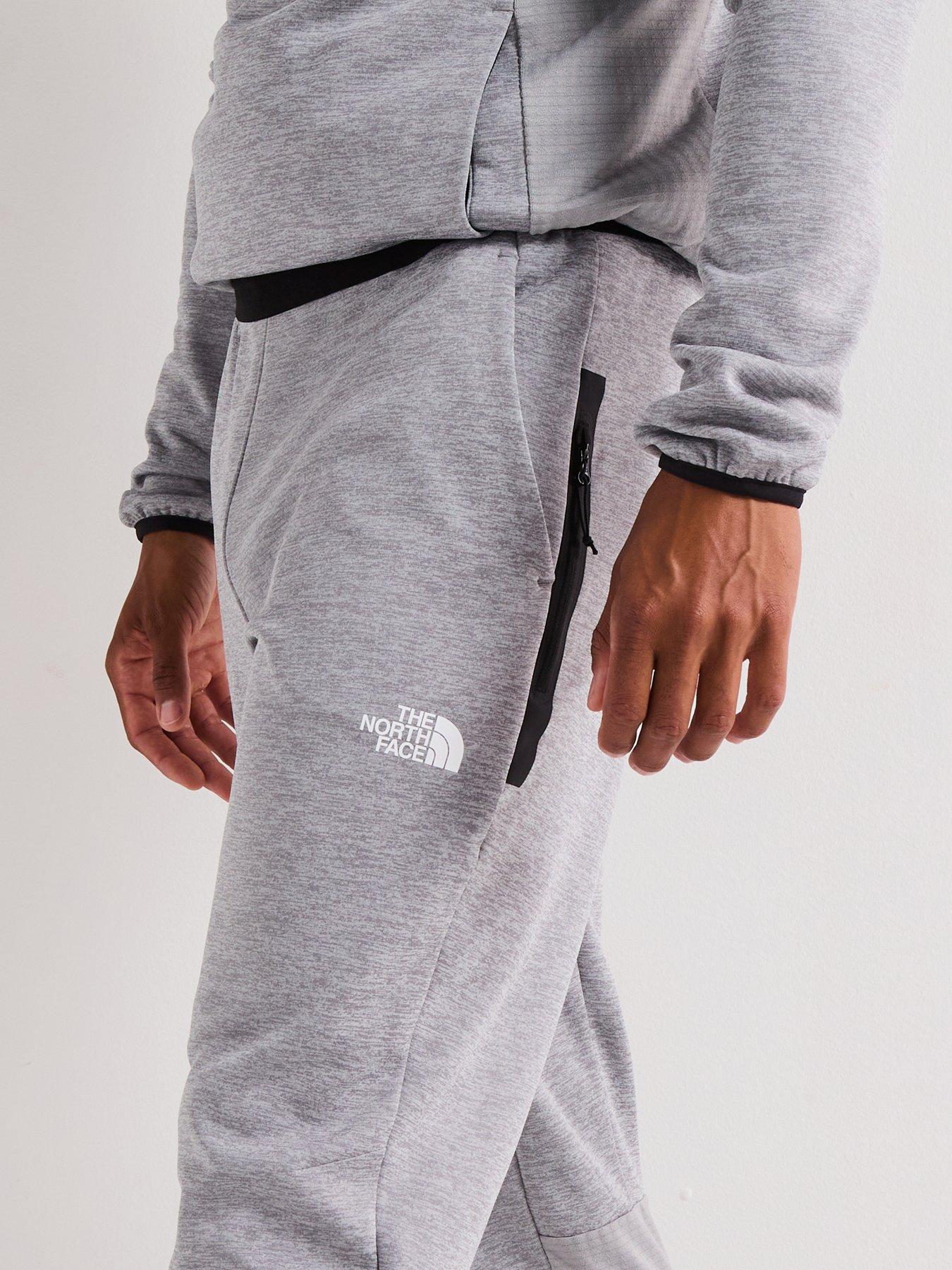 the-north-face-mens-mountain-athletics-fleece-pant-greyoutfit
