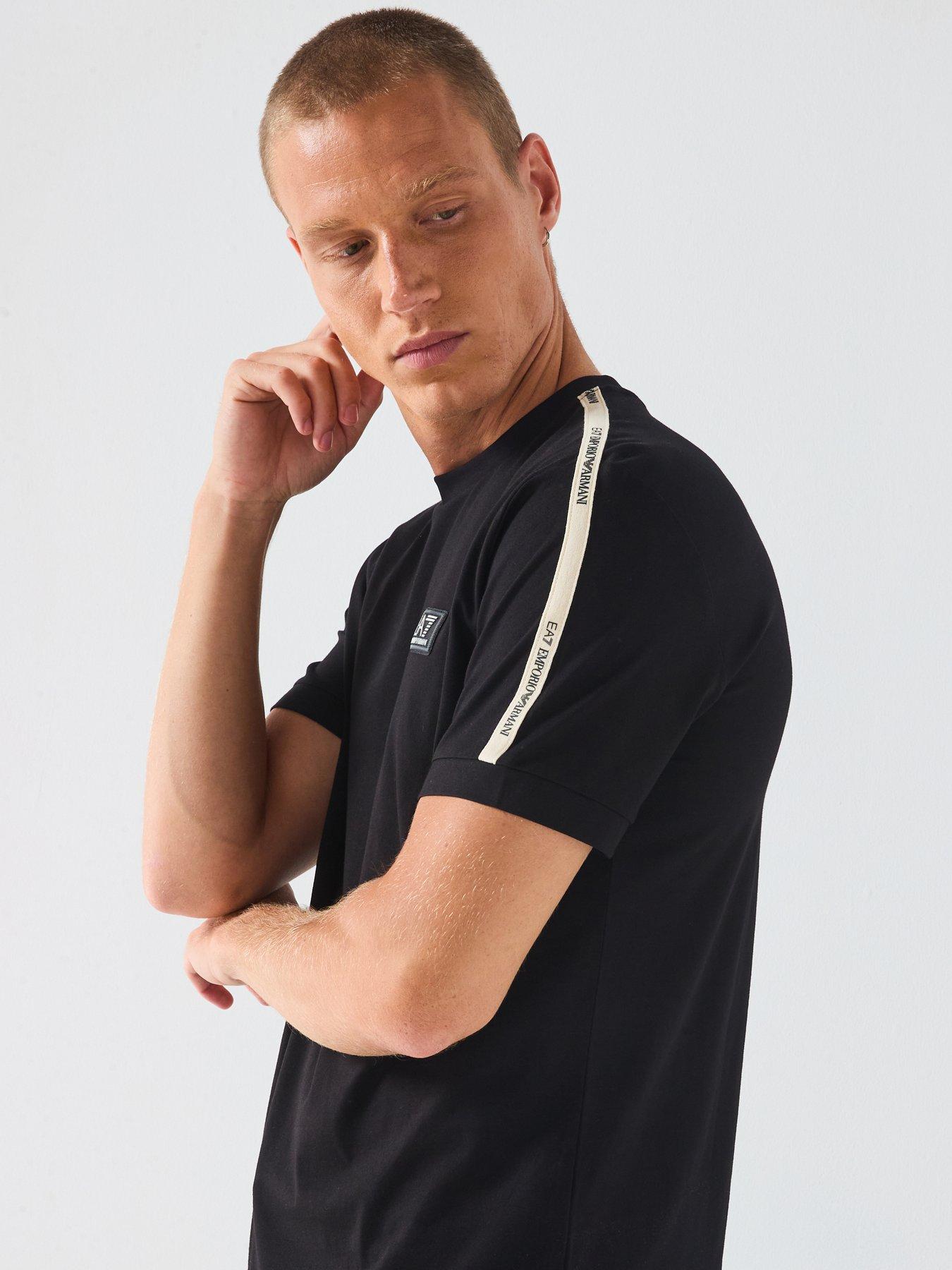 ea7-emporio-armani-train-logo-series-tape-shoulder-t-shirt-blackdetail
