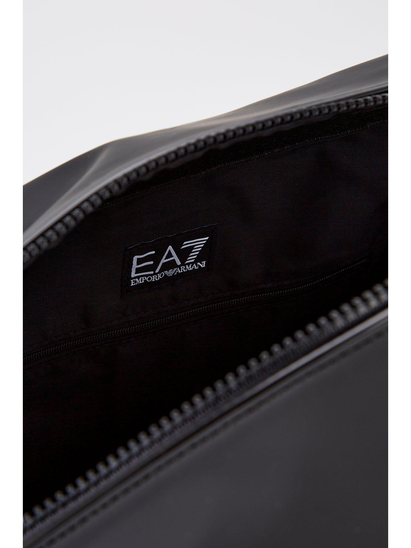 ea7-emporio-armani-train-core-holdall-bag-blackdetail