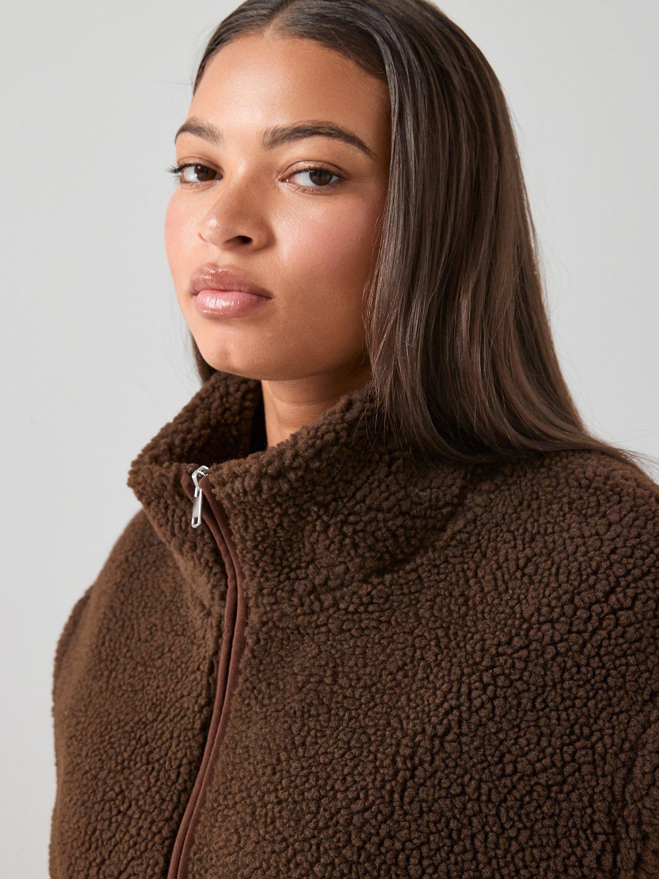 the-very-collection-curve-fleece-gilet-dark-brownoutfit