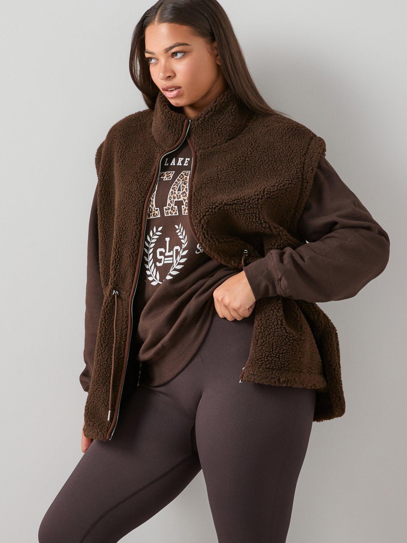 the-very-collection-curve-fleece-gilet-dark-browndetail