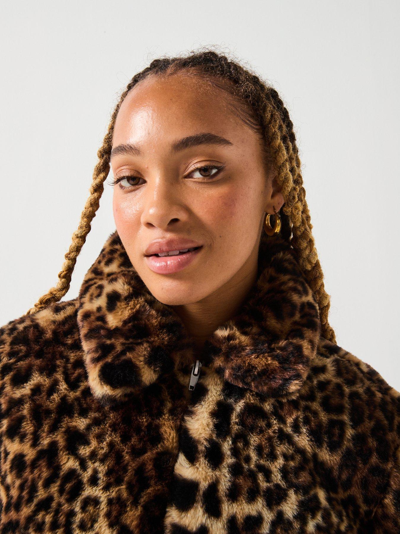 levis-elle-sherpa-leopard-jacket-black-amber-beigeoutfit