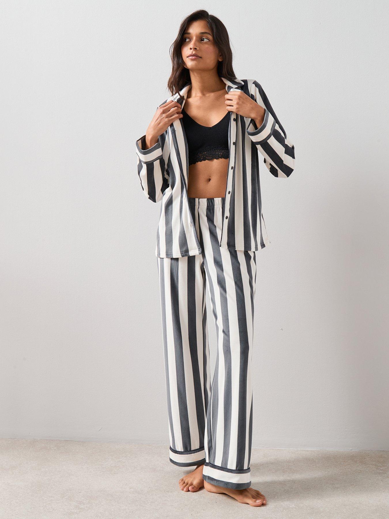 the-very-collection-stripe-fleece-revere-pyjama-set-greydetail