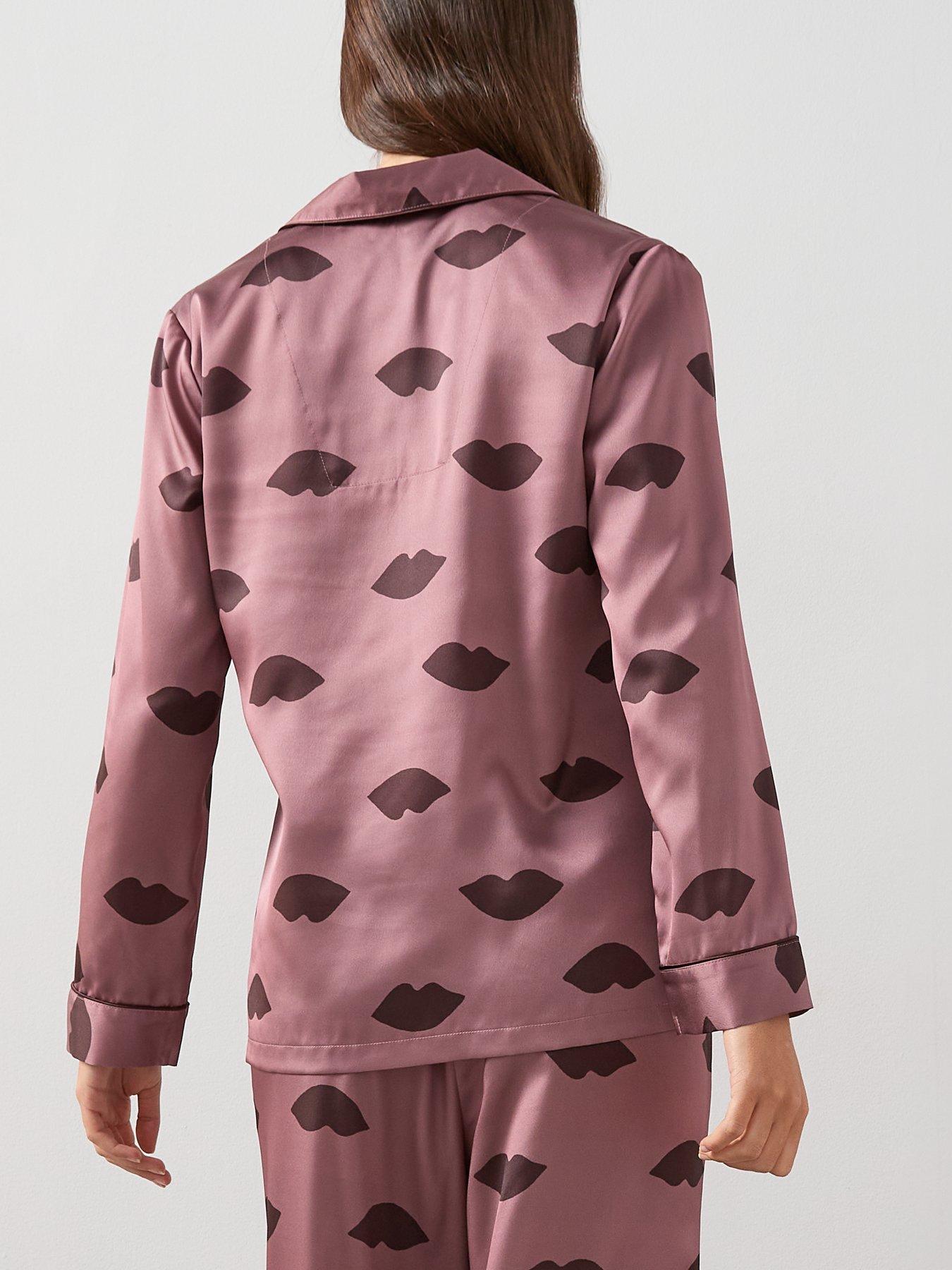 the-very-collection-lip-print-satin-revere-pyjama-set-pinkdetail